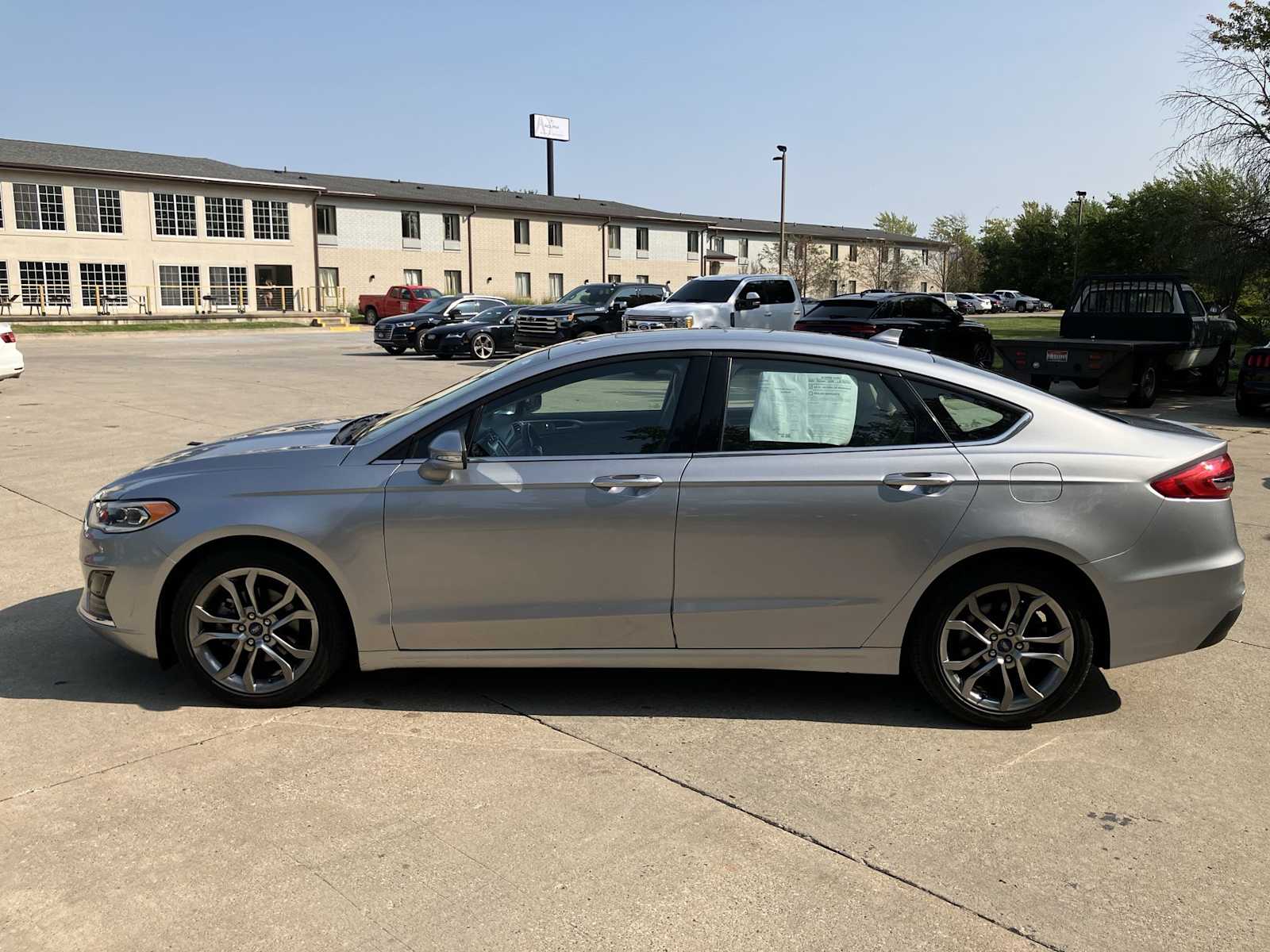 2020 Ford Fusion SEL 10