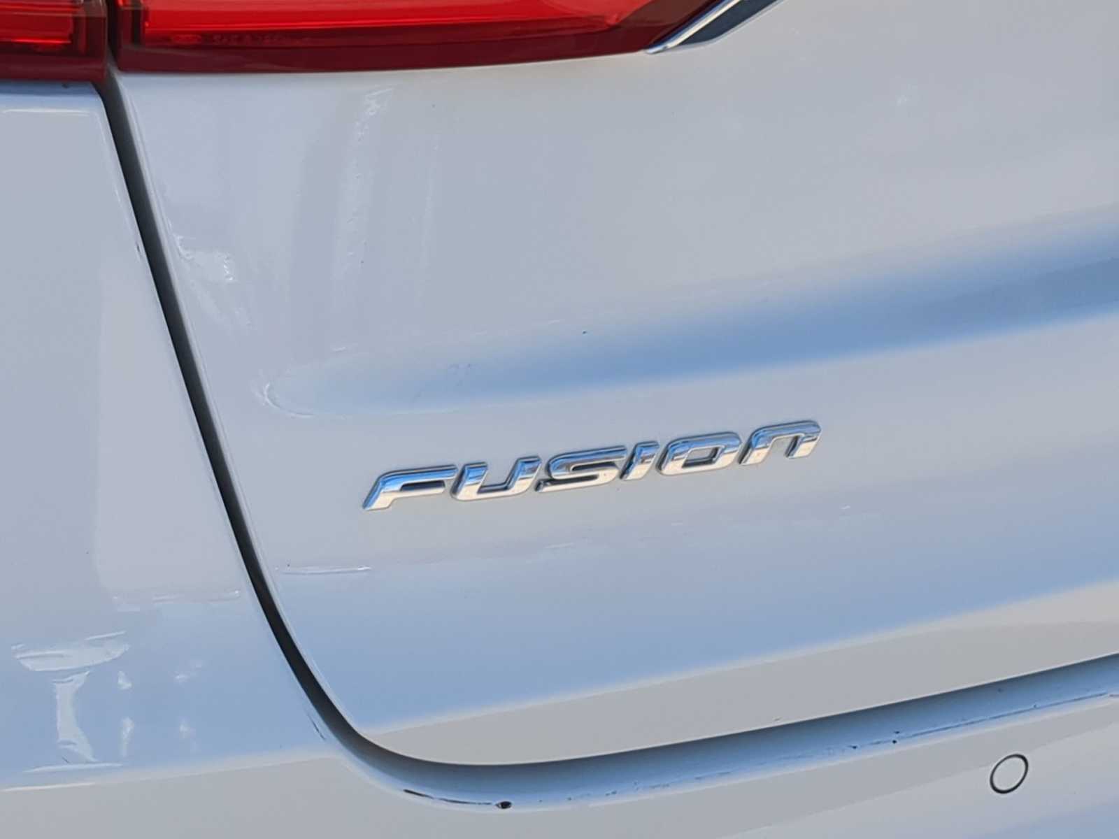 2019 Ford Fusion Hybrid SE 13