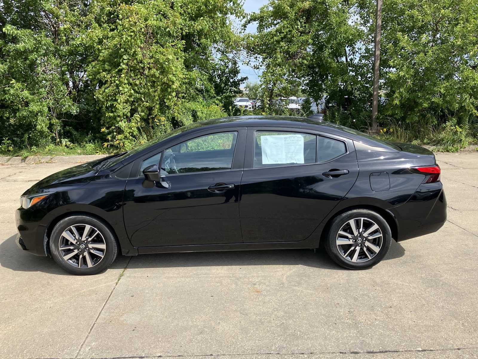 2021 Nissan Versa SV 10