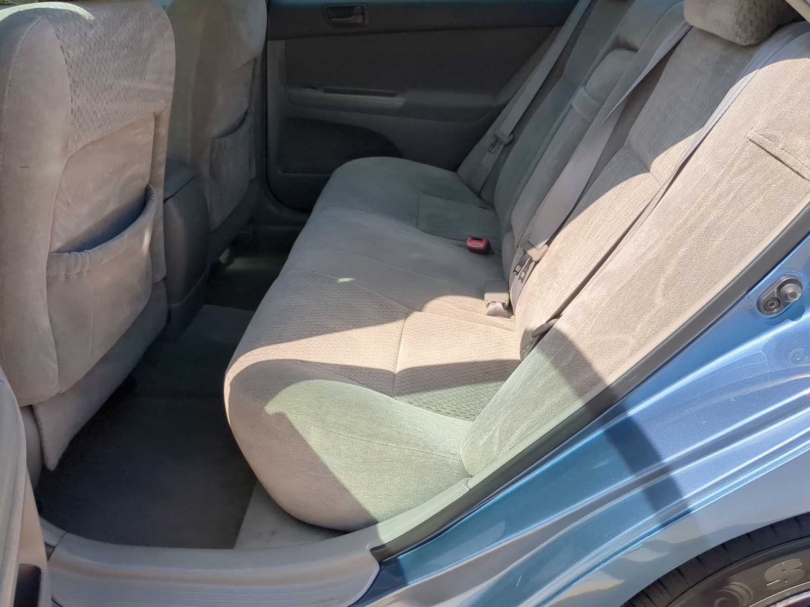 2004 Toyota Camry LE 19