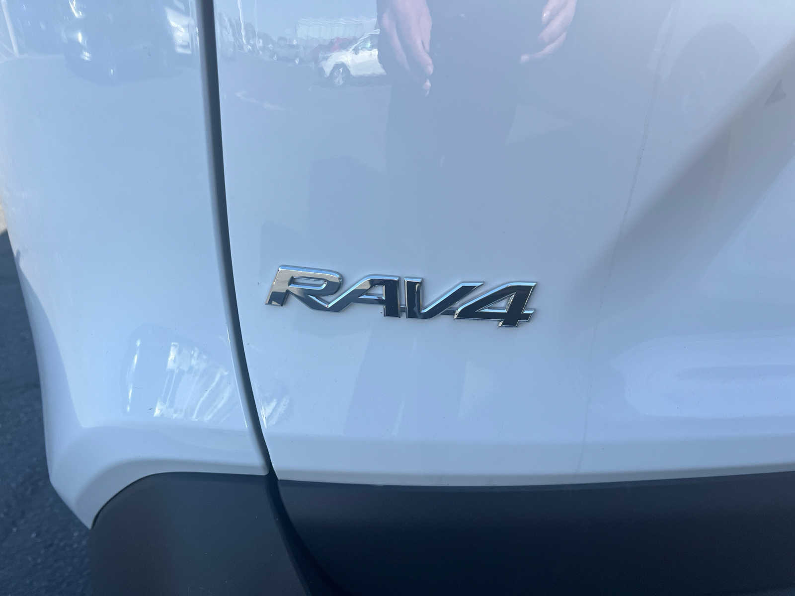 2024 Toyota RAV4 Hybrid XLE 19