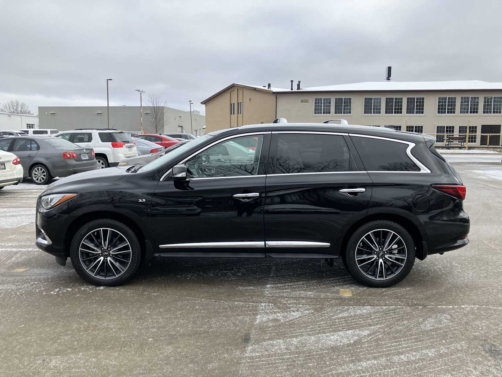 2017 INFINITI QX60  10