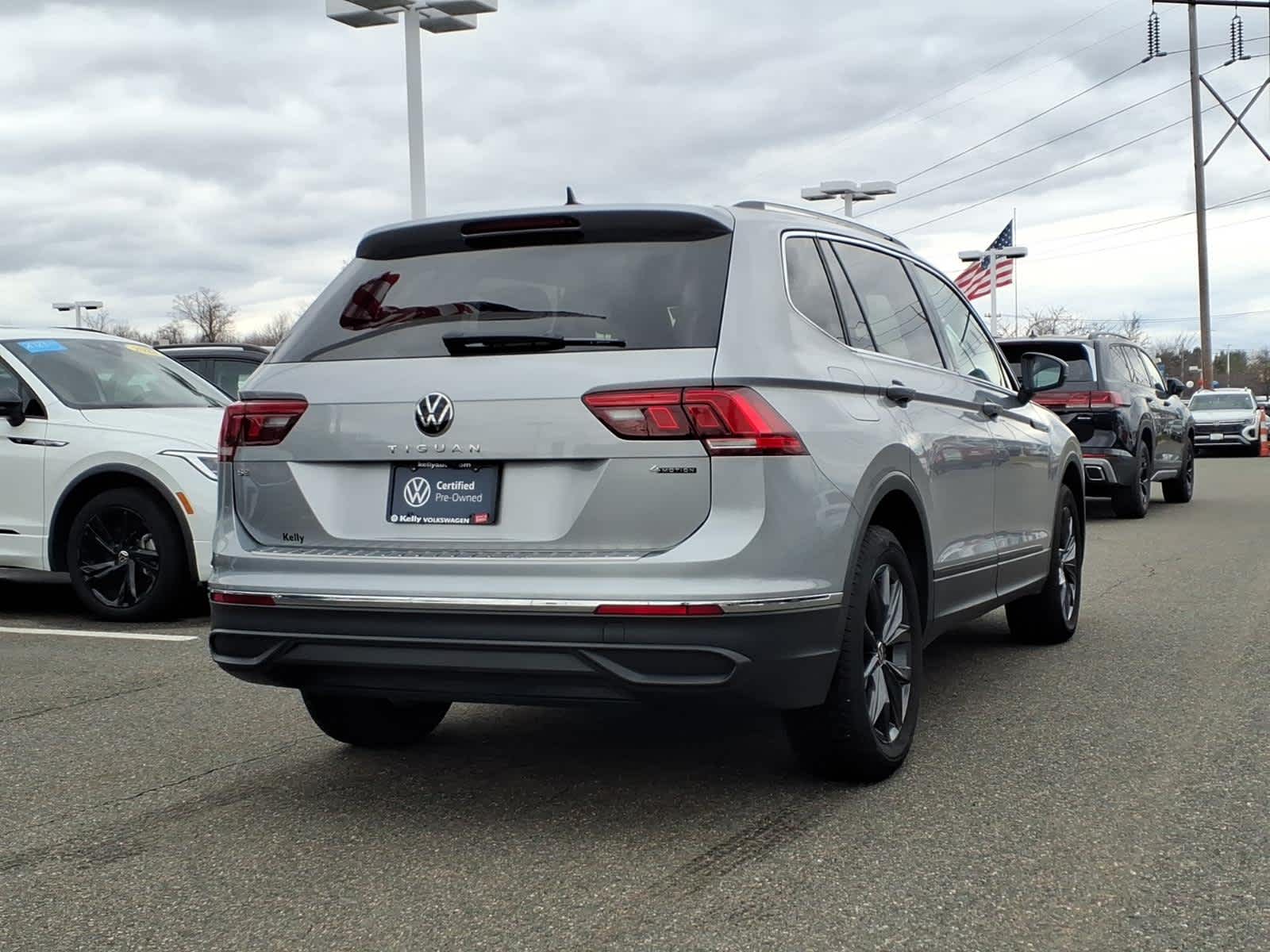 View vehicle photo 4