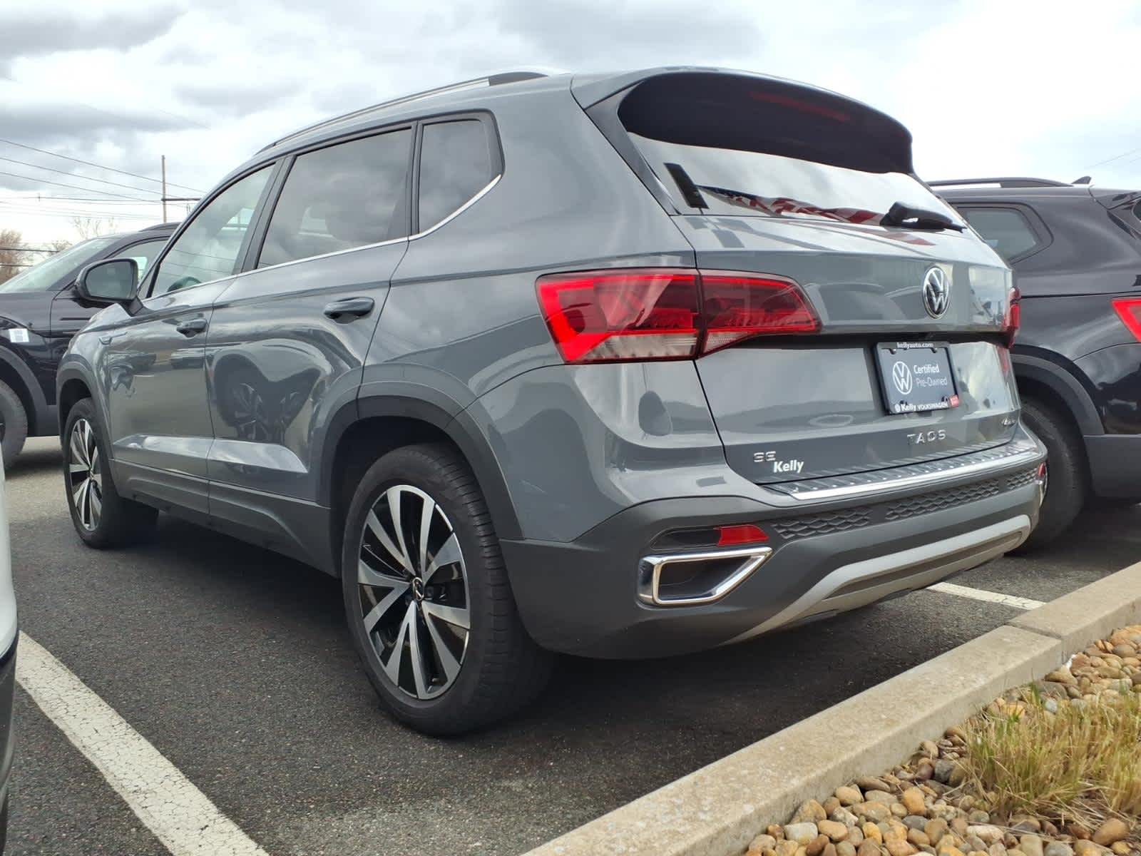 View vehicle photo 6