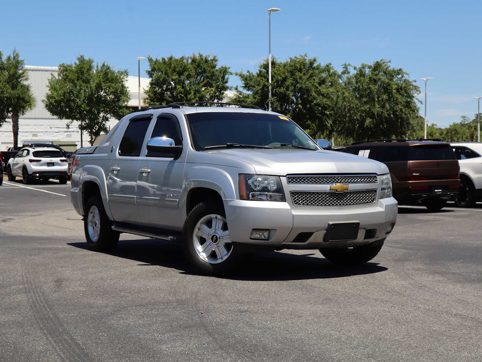 View vehicle photo 4