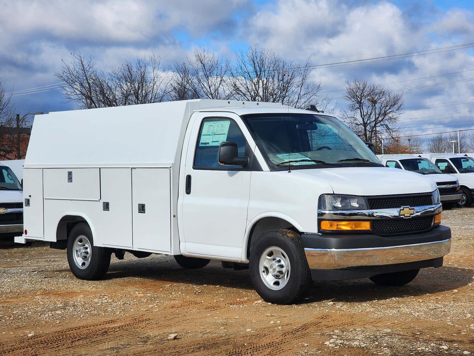 2025 Chevrolet Express Chassis 3500 Cutaway 139
