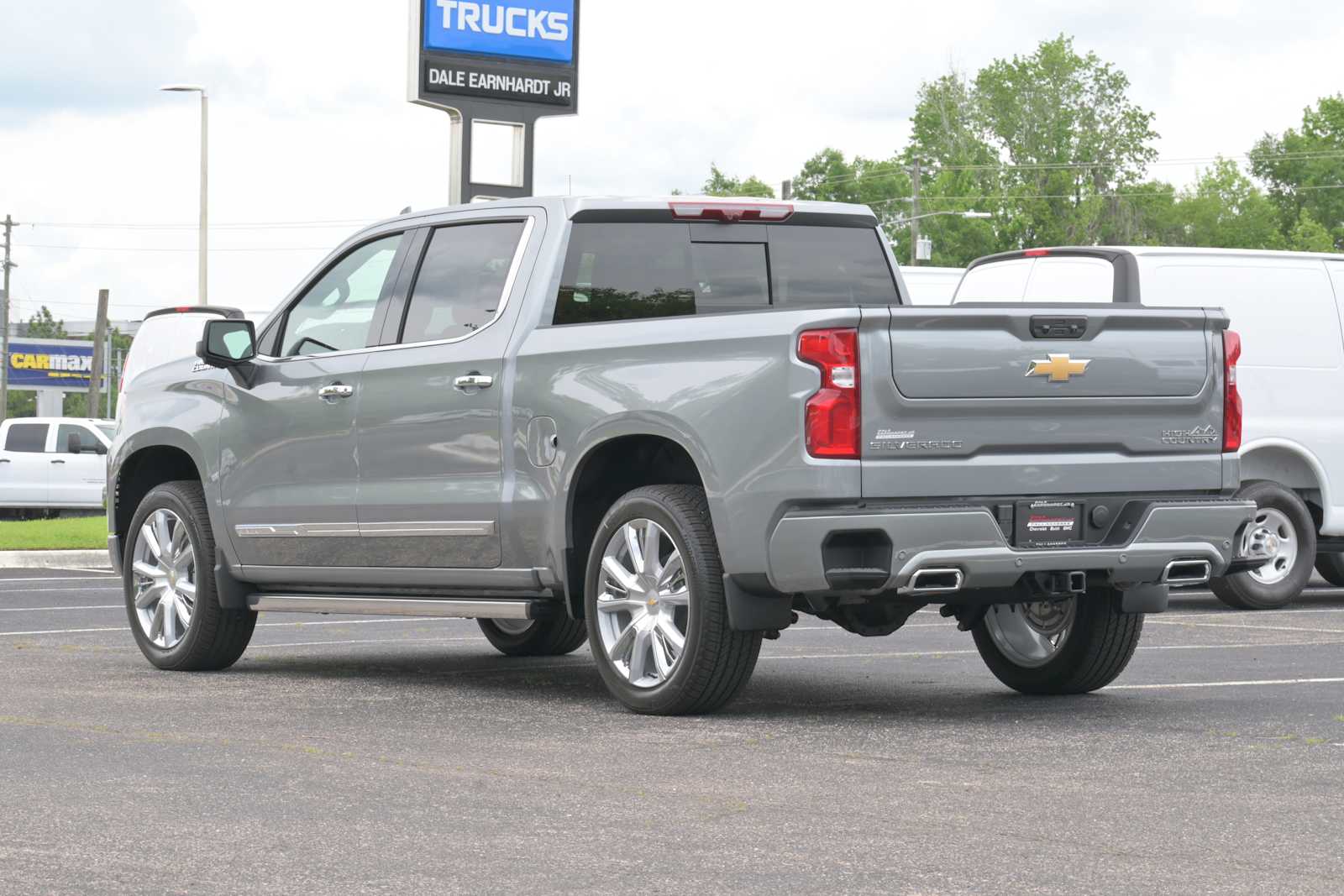 View vehicle photo 2