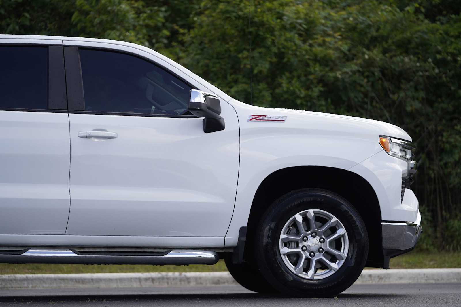 View vehicle photo 5