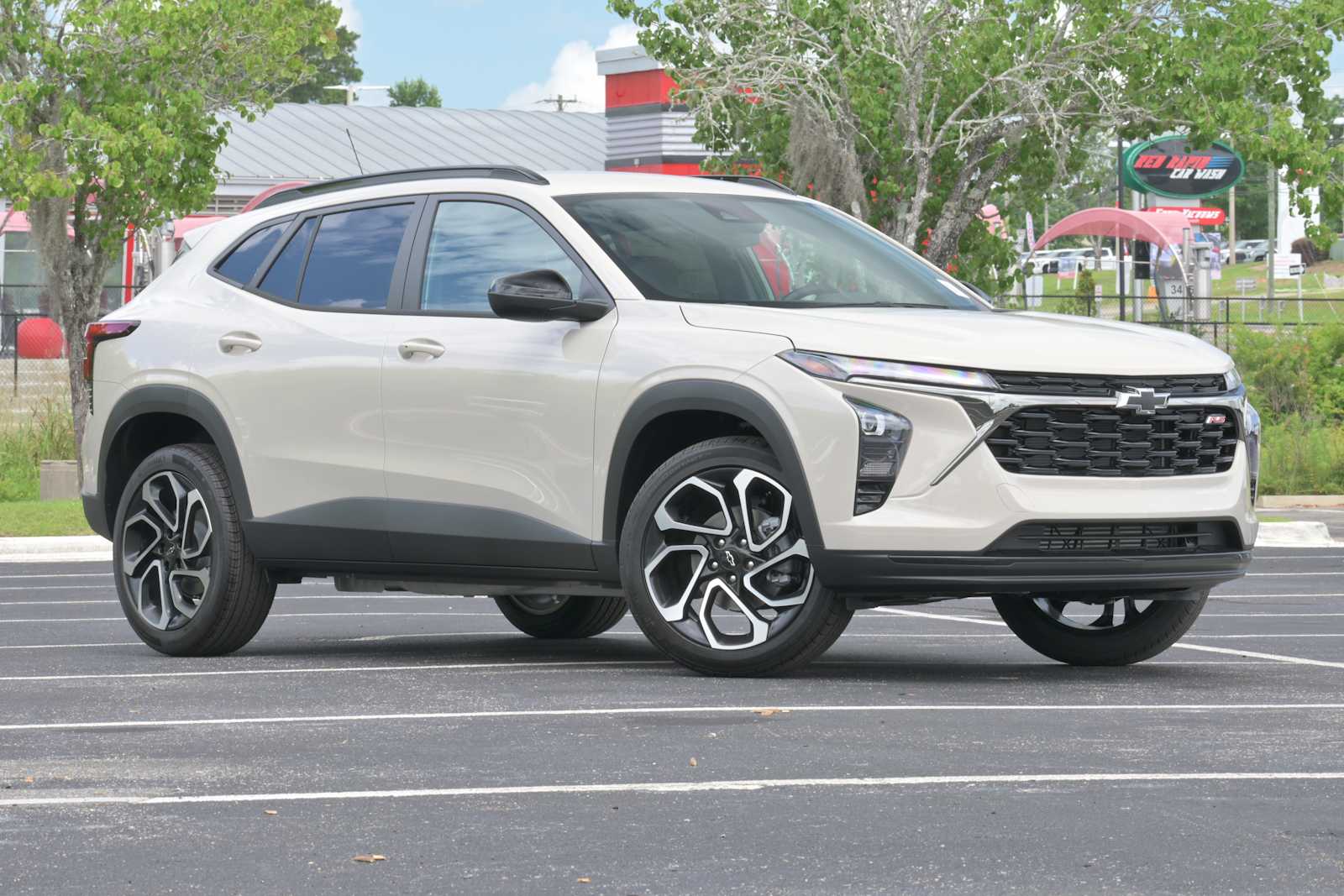 White Sands 2026 Chevrolet Trax RS with 2RS FWD SUV / Crossover Front-Wheel Drive 6-Speed Automatic