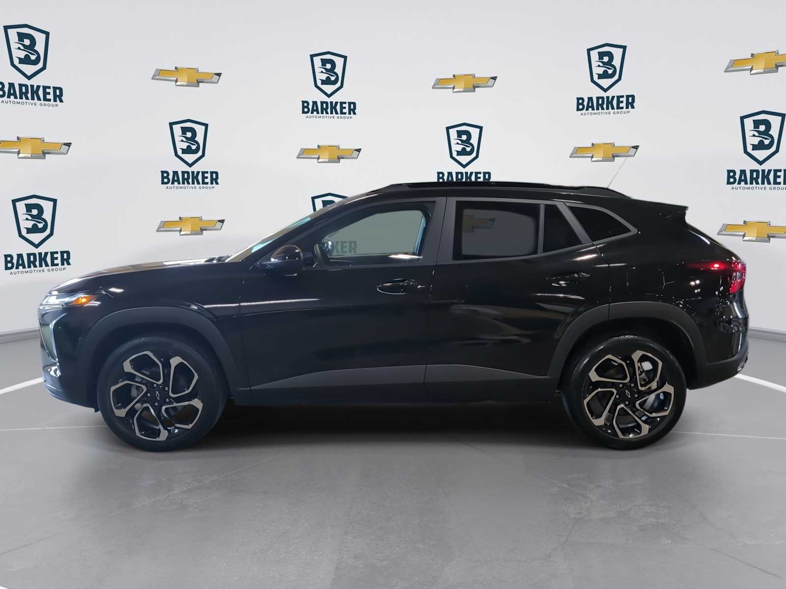 View vehicle photo 5