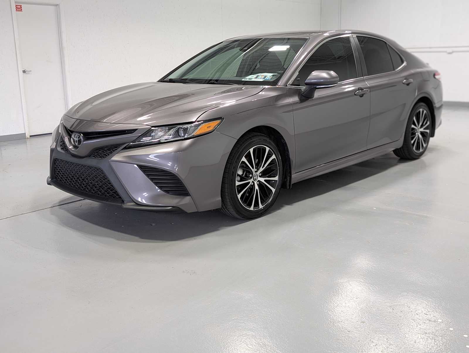 Predawn Gray Mica 2020 Toyota Camry SE FWD Sedan Front-Wheel Drive 8-Speed Automatic