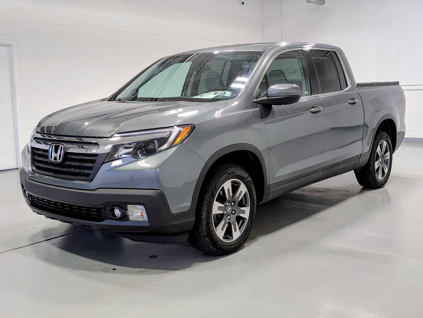 Gray (Modern Steel Metallic) 2018 Honda Ridgeline Pickup Truck All-Wheel Drive 6-Speed Automatic