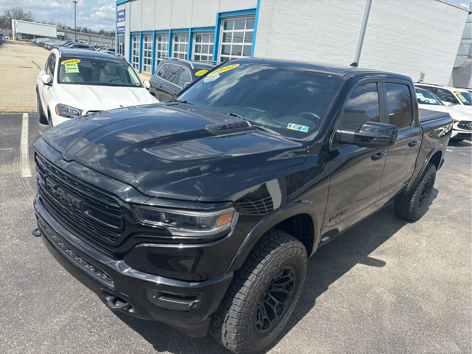 Diamond Black Crystal Pearlcoat 2022 RAM 1500 Limited Crew Cab 4WD Pickup Truck Four-Wheel Drive 8-Speed Automatic