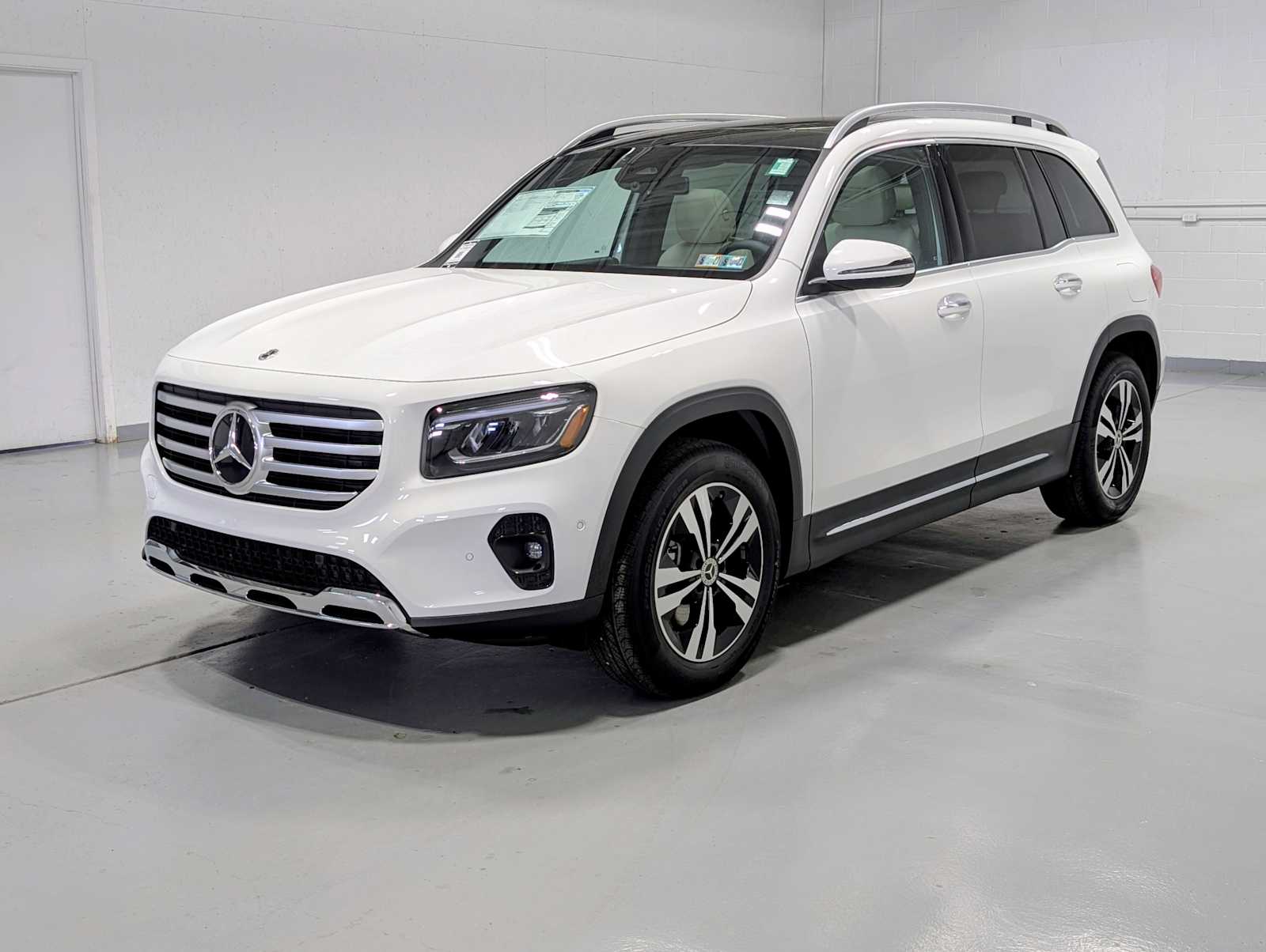 Polar White 2026 Mercedes-Benz GLB 250 4MATIC SUV / Crossover All-Wheel Drive 8-Speed Automatic