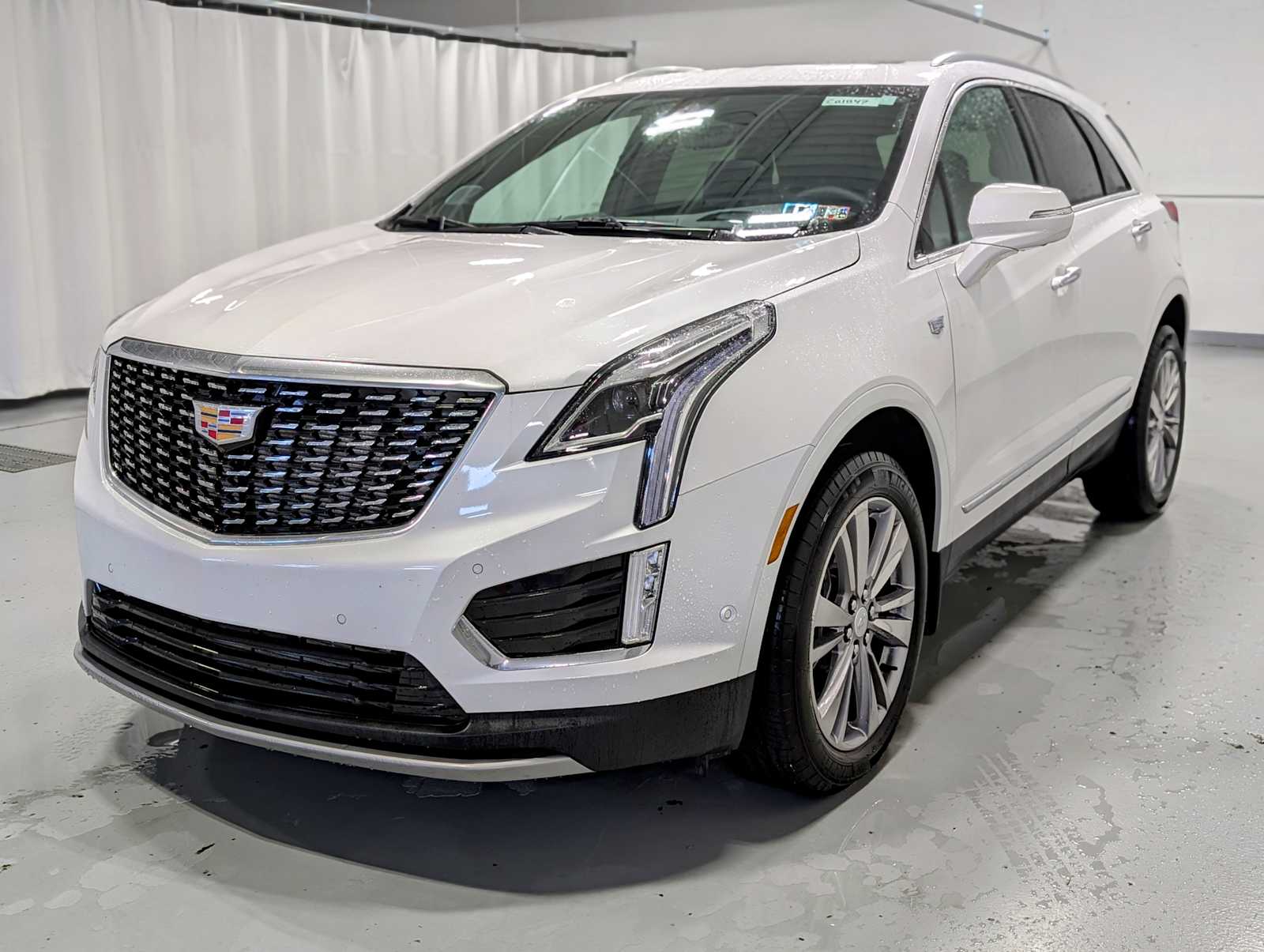 Crystal White T 2025 Cadillac XT5 Premium Luxury FWD SUV / Crossover Front-Wheel Drive 9-Speed Automatic