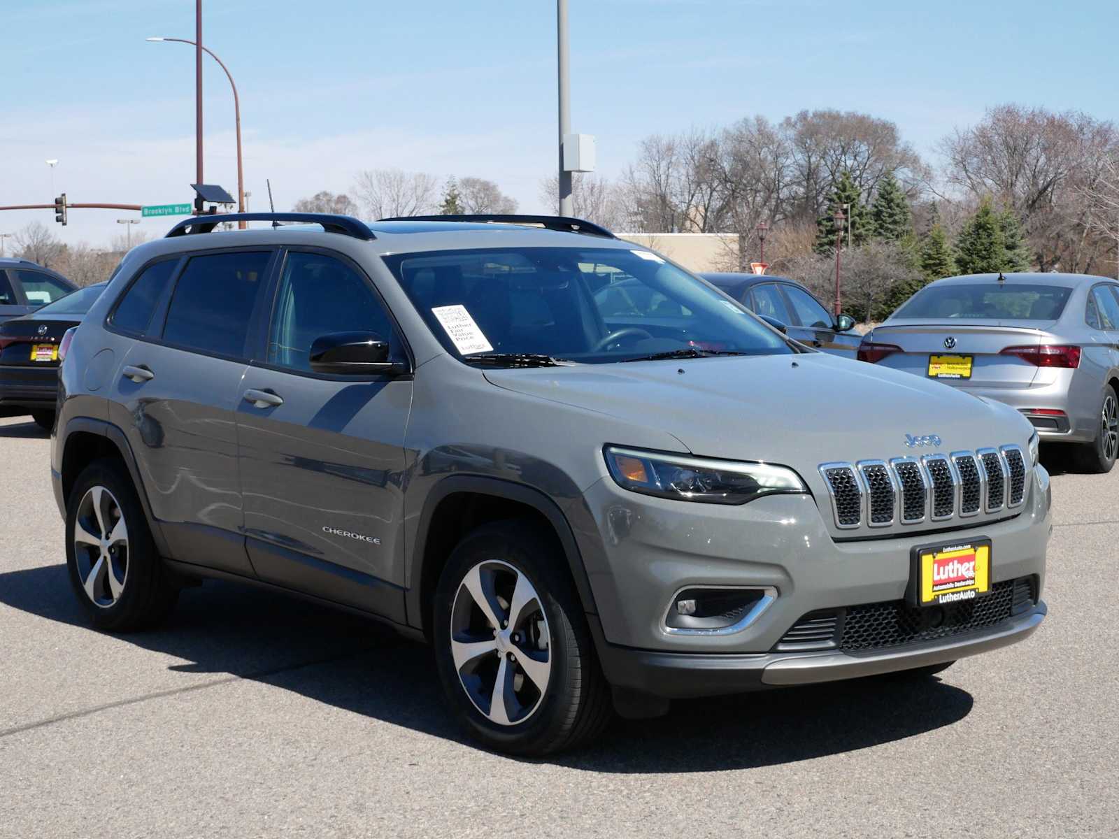 Sting-Gray Clearcoat 2022 Jeep Cherokee Limited 4WD SUV / Crossover Four-Wheel Drive 9-Speed Automatic