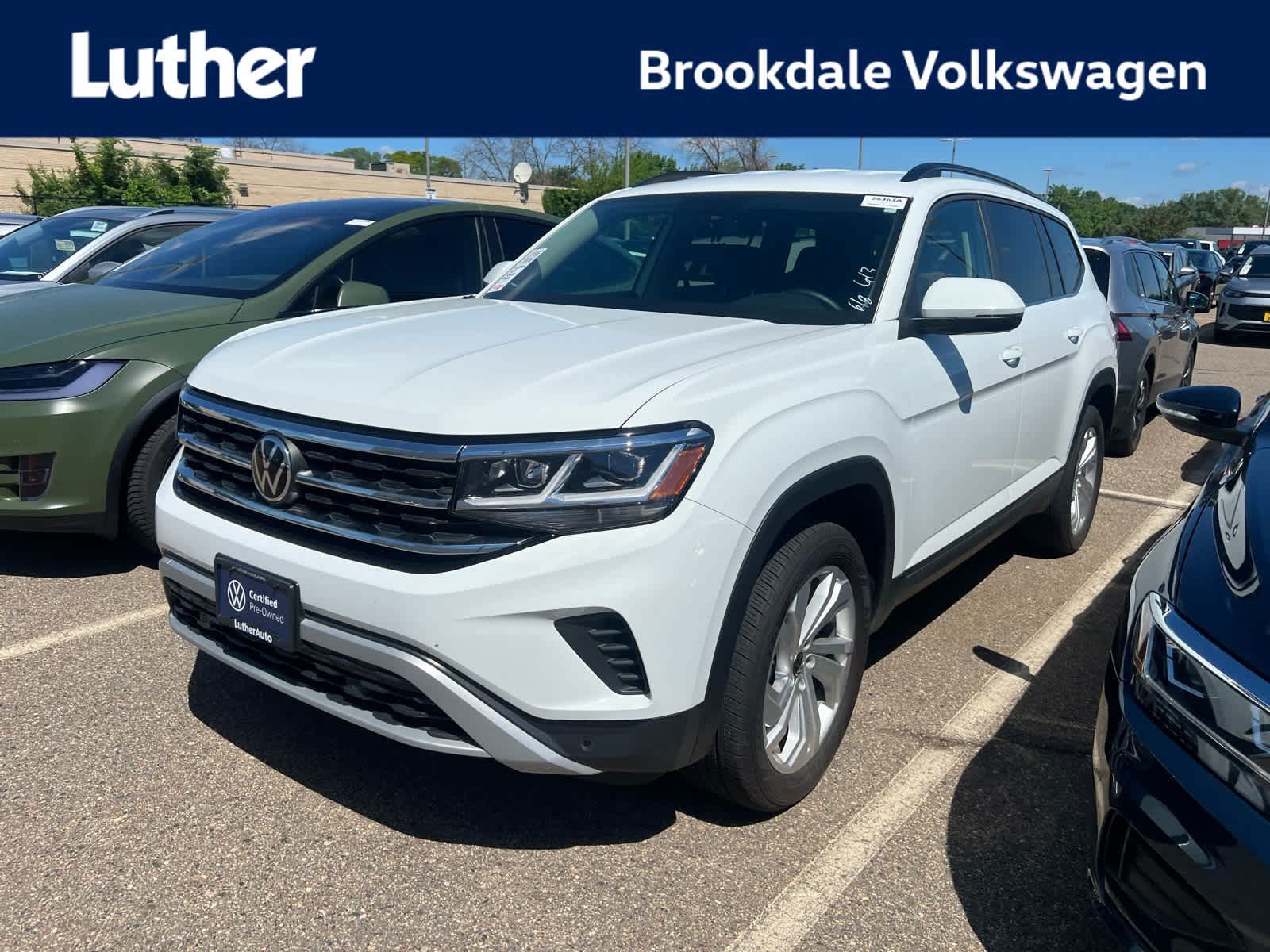 Pure White 2023 Volkswagen Atlas V6 SE 4Motion with Technology SUV / Crossover All-Wheel Drive 8-Speed Automatic