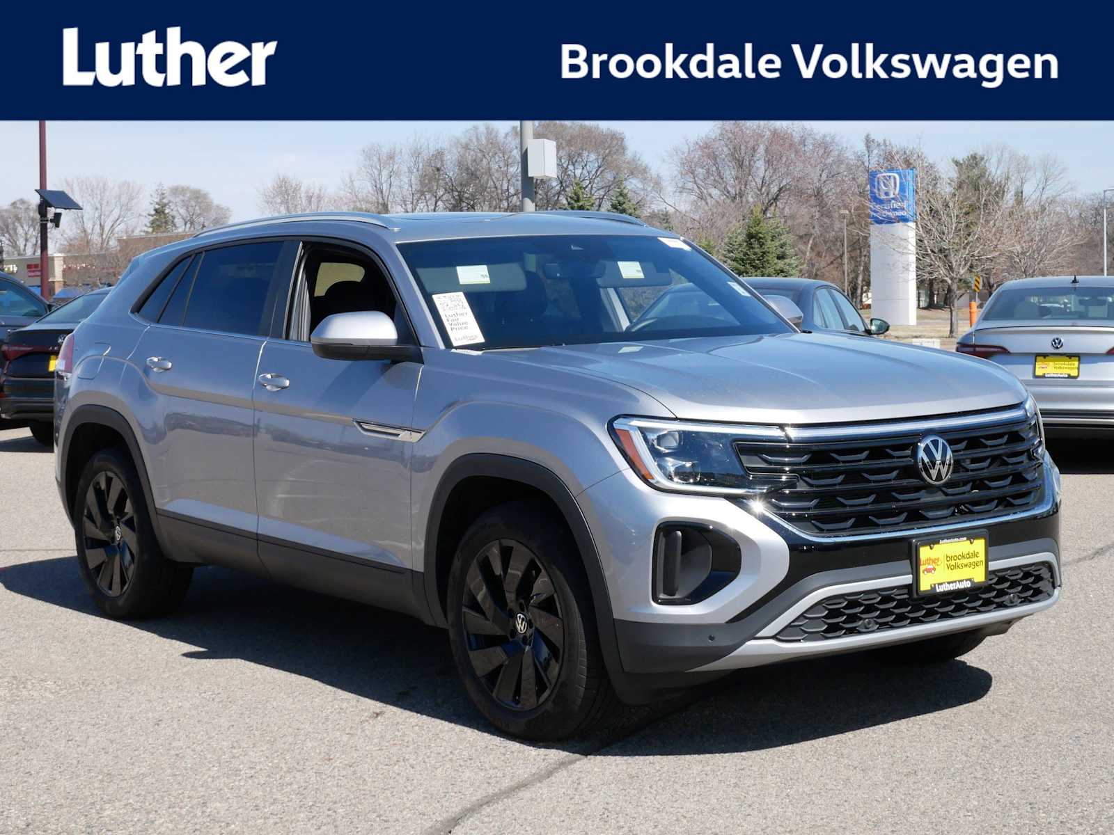 Silver Mist Metallic 2024 Volkswagen Atlas Cross Sport SE 4Motion with Technology SUV / Crossover All-Wheel Drive 8-Speed Automatic