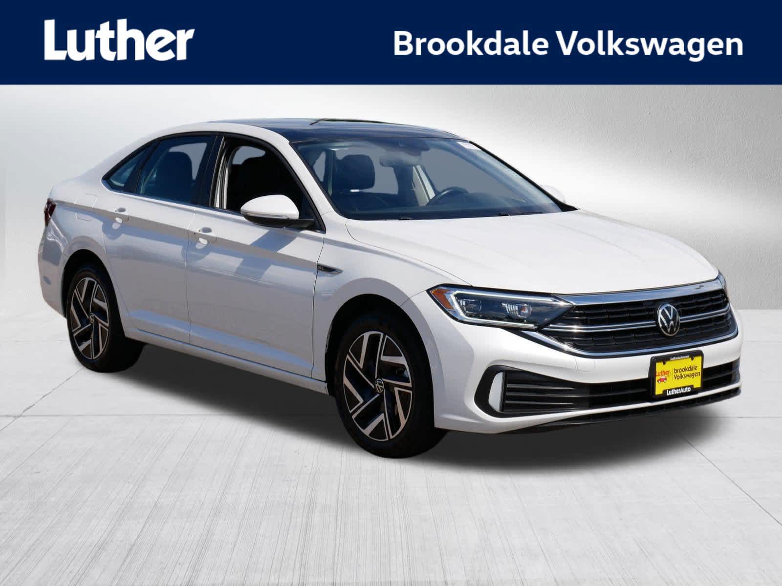 Opal White Pearl 2023 Volkswagen Jetta Sedan Front-Wheel Drive 8-Speed Automatic