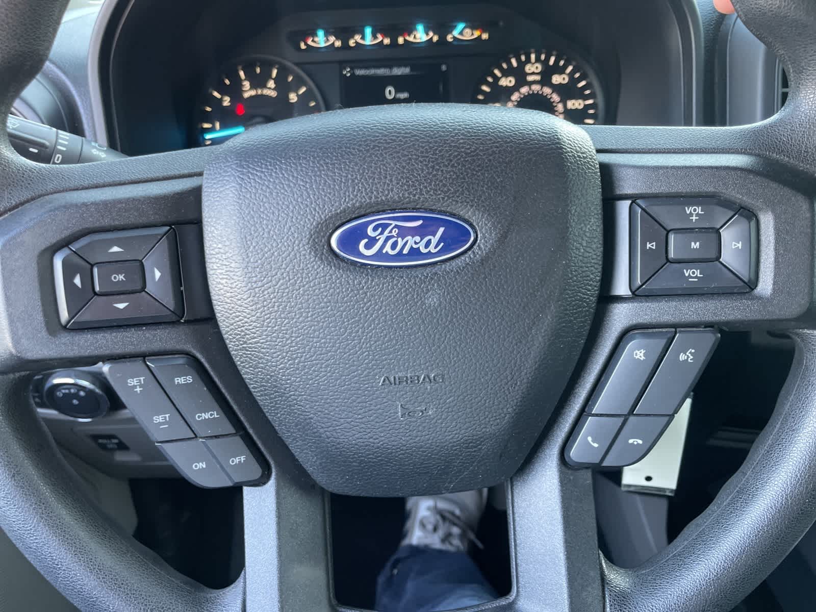 2018 Ford F-150 XL 2WD SuperCrew 5.5 Box 26