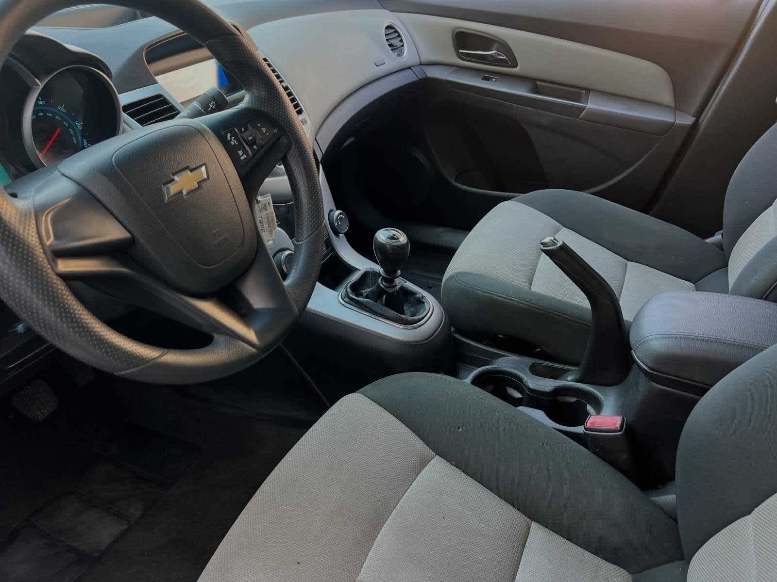 2012 Chevrolet Cruze LS 11