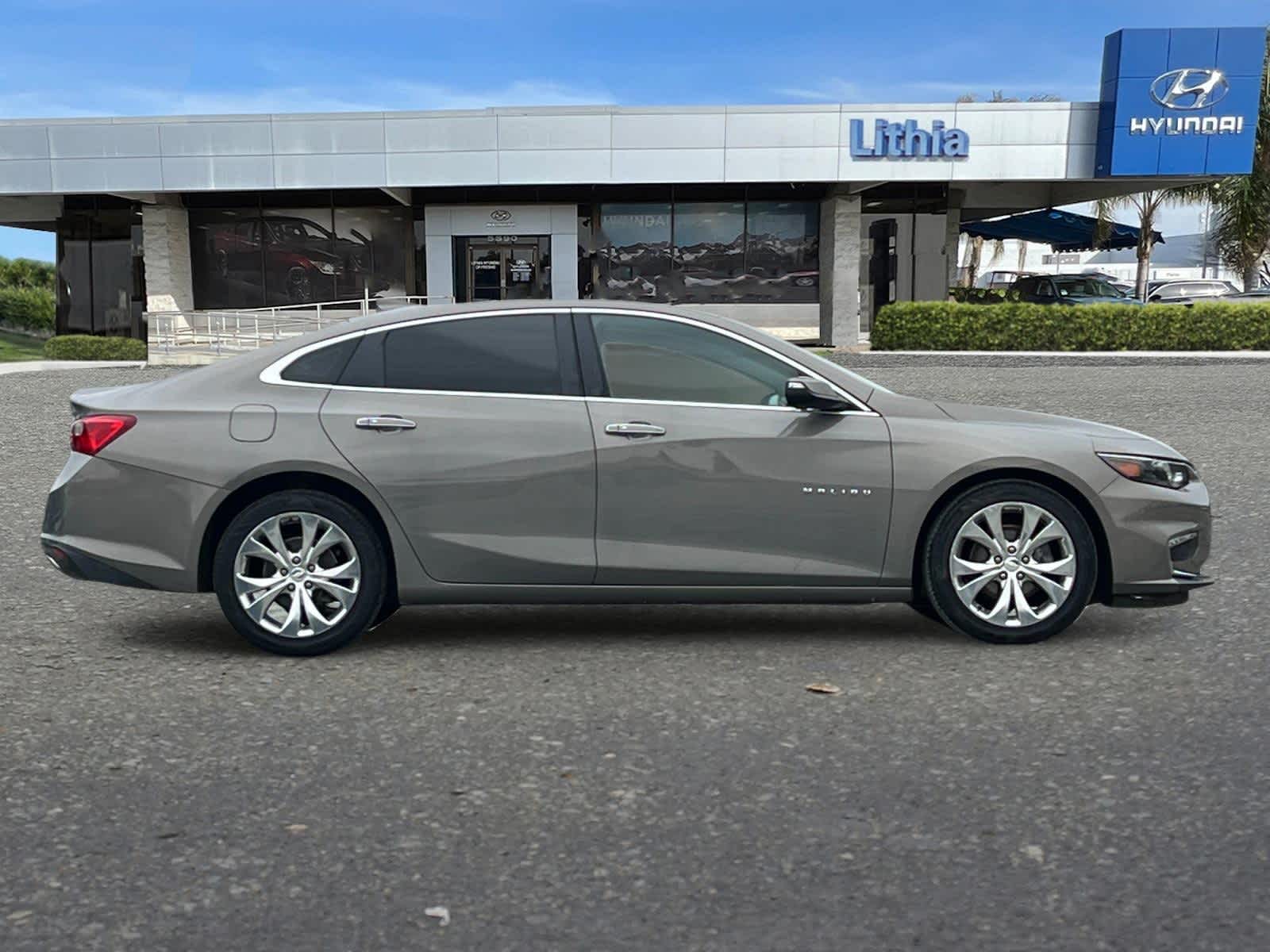 2017 Chevrolet Malibu Premier 8