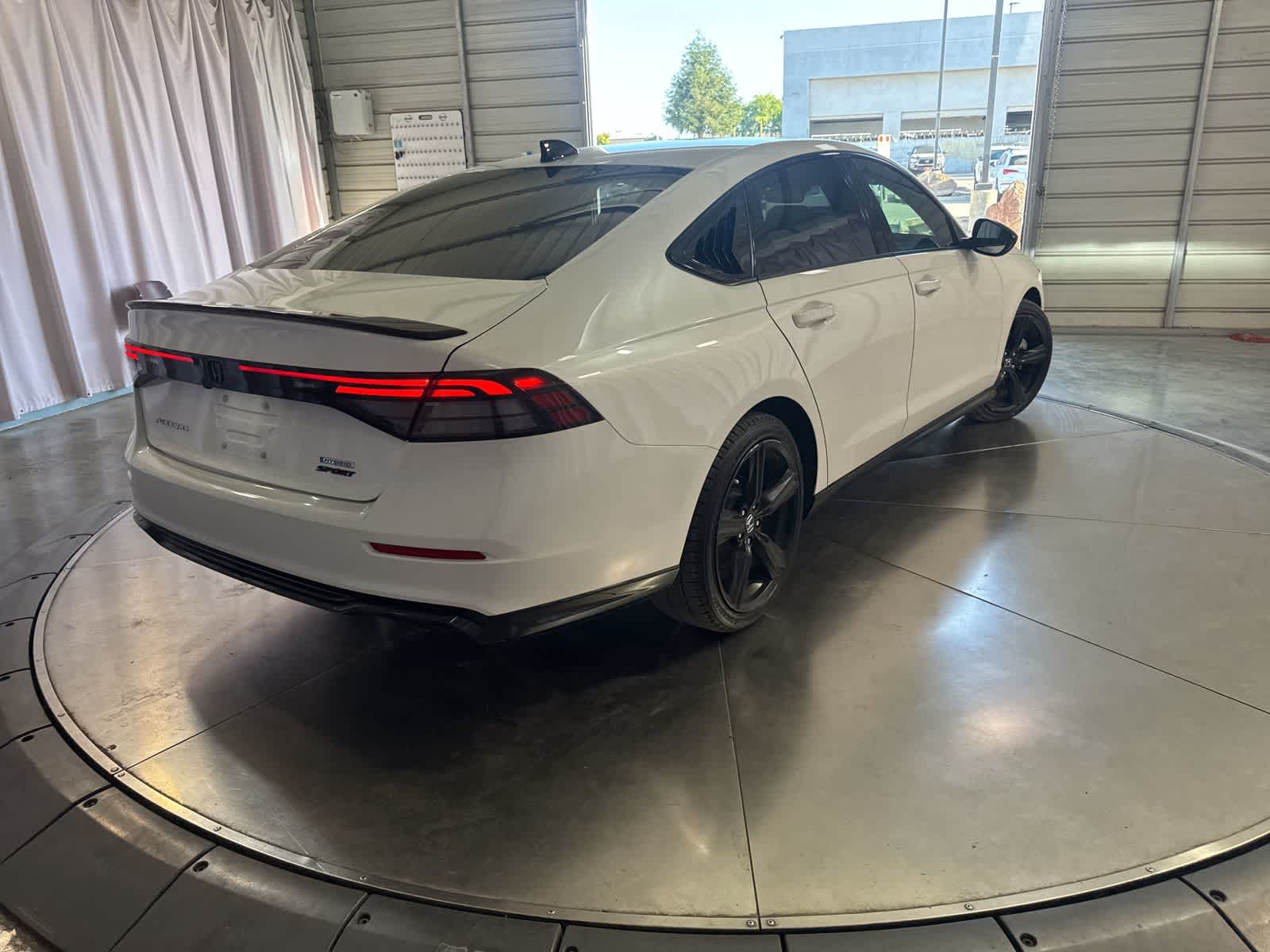 View vehicle photo 5