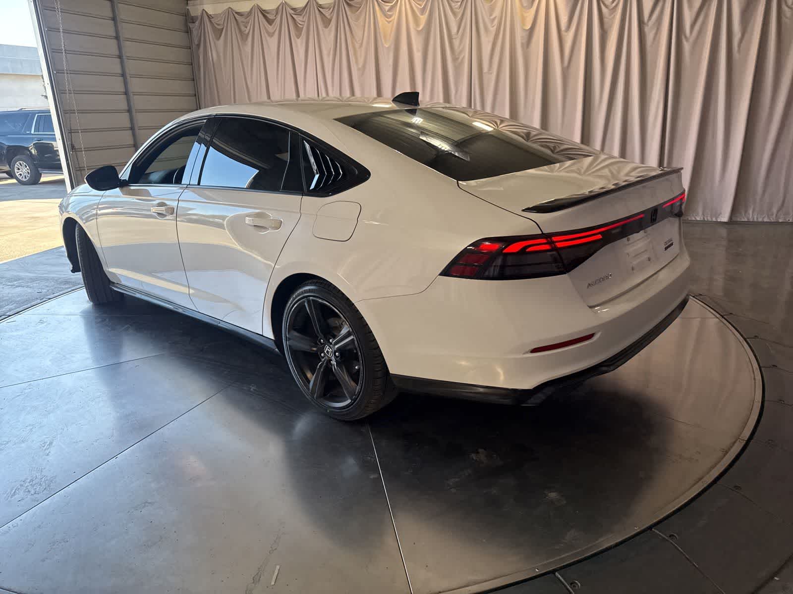 View vehicle photo 7