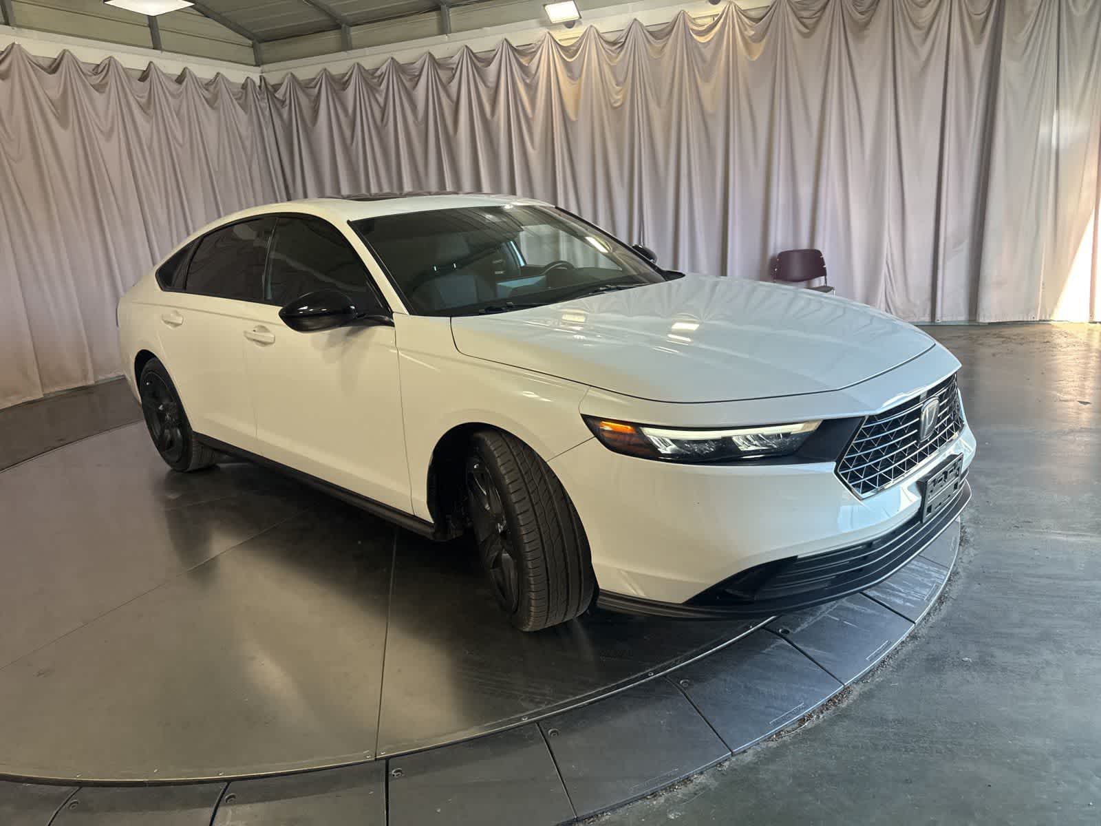 View vehicle photo 3