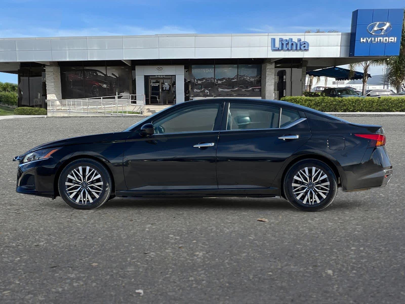 2023 Nissan Altima 2.5 SV 5