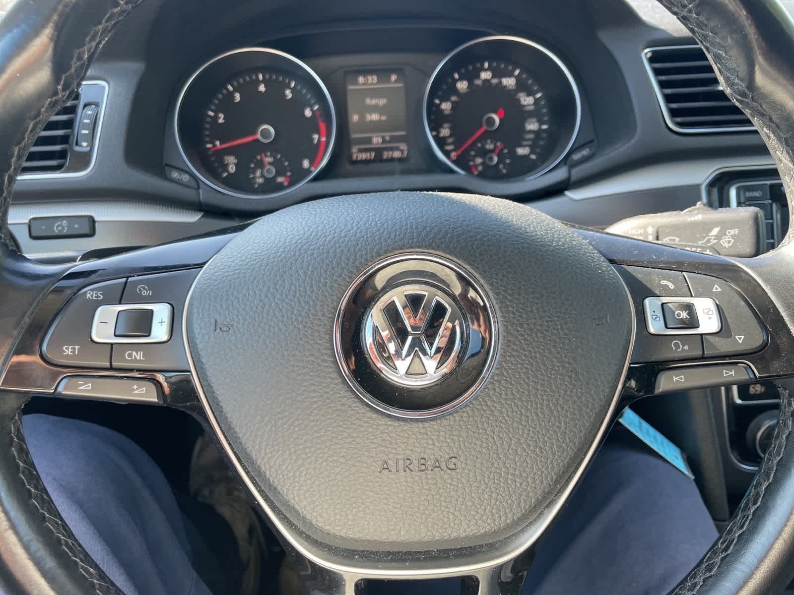 2017 Volkswagen Passat R-Line w/Comfort Pkg 19