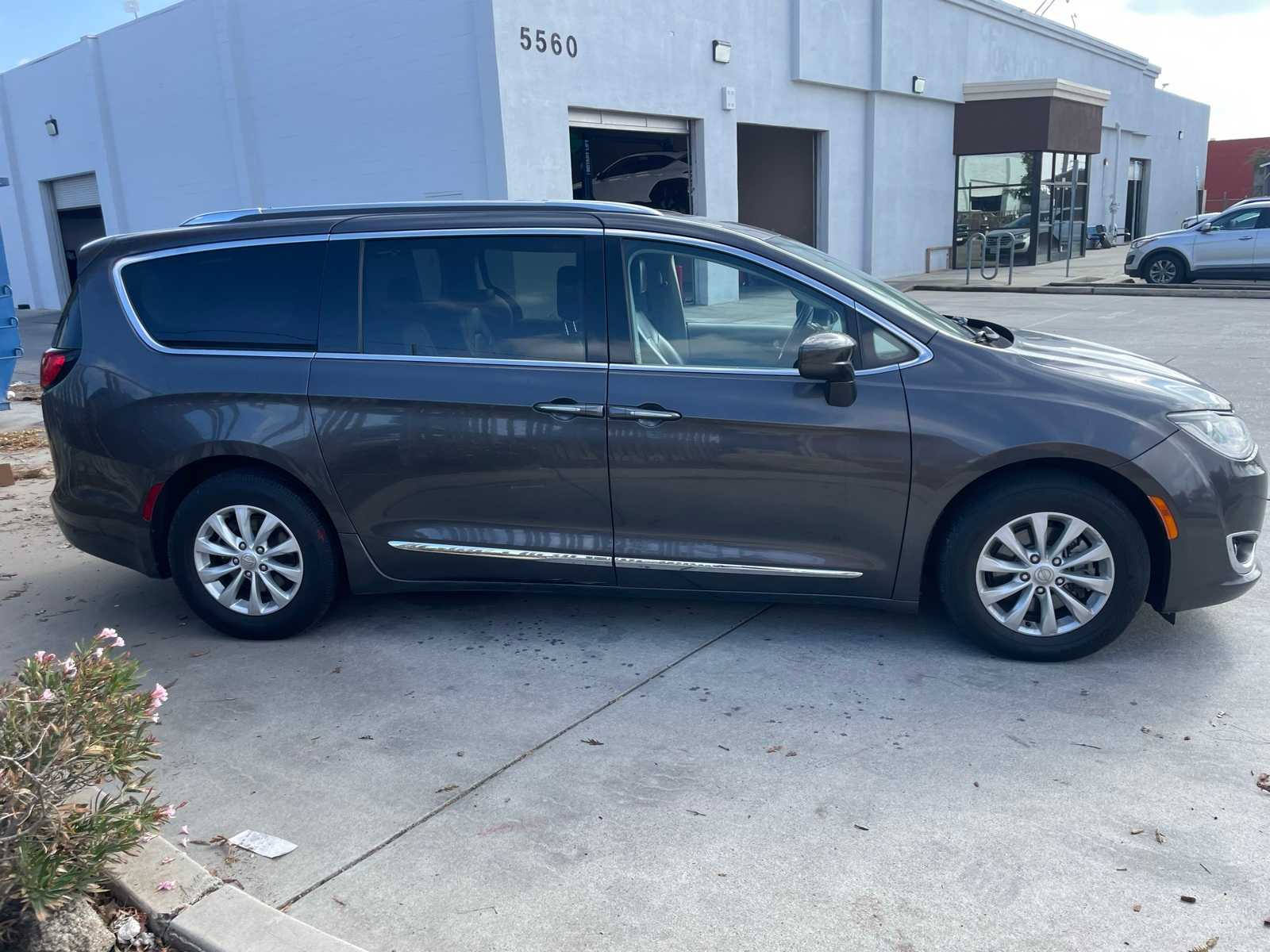 2019 Chrysler Pacifica Touring L 5