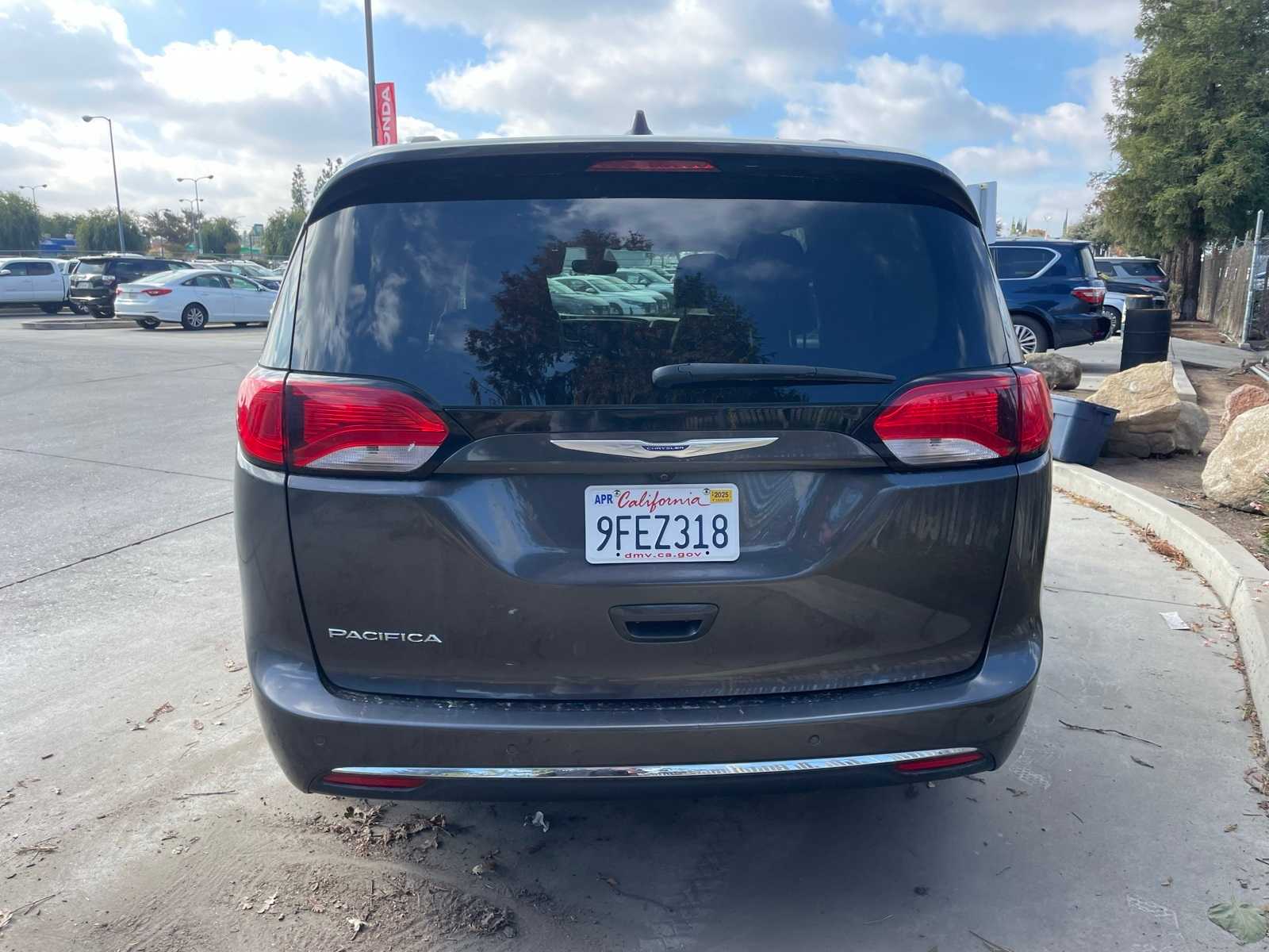 2019 Chrysler Pacifica Touring L 6