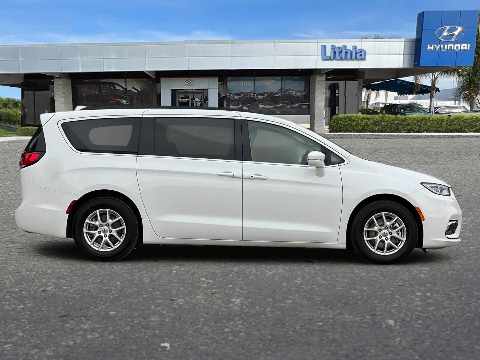 2022 Chrysler Pacifica Touring L 8