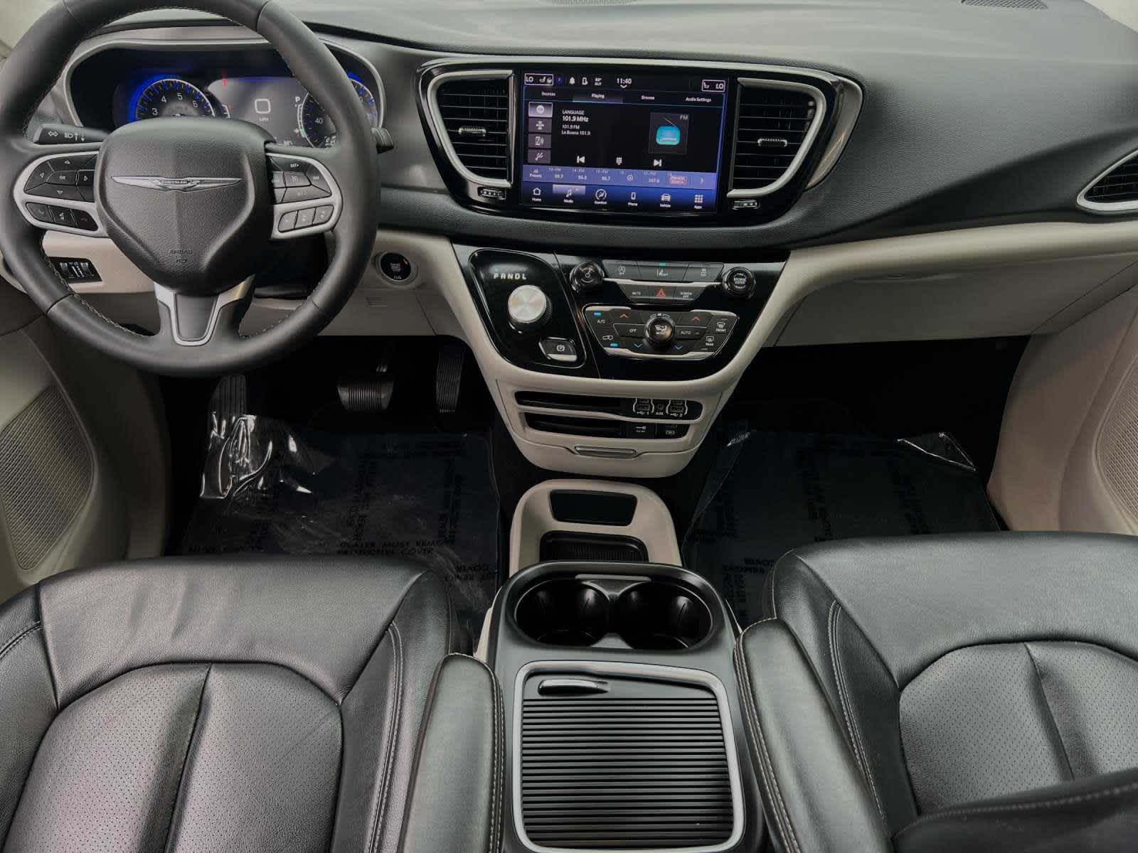 2022 Chrysler Pacifica Touring L 3