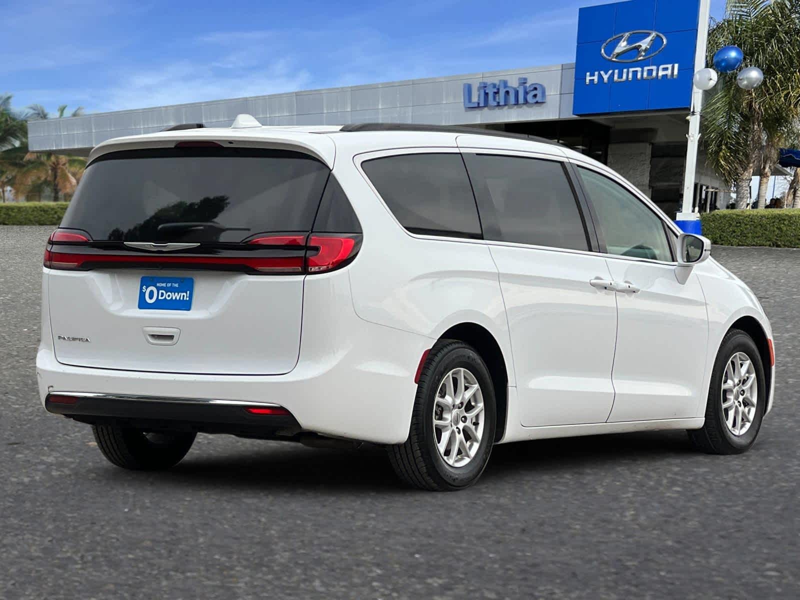 2022 Chrysler Pacifica Touring L 2