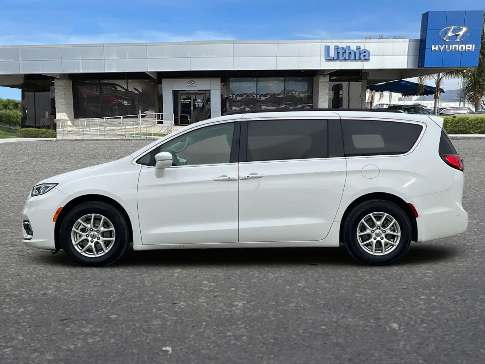 2022 Chrysler Pacifica Touring L 5