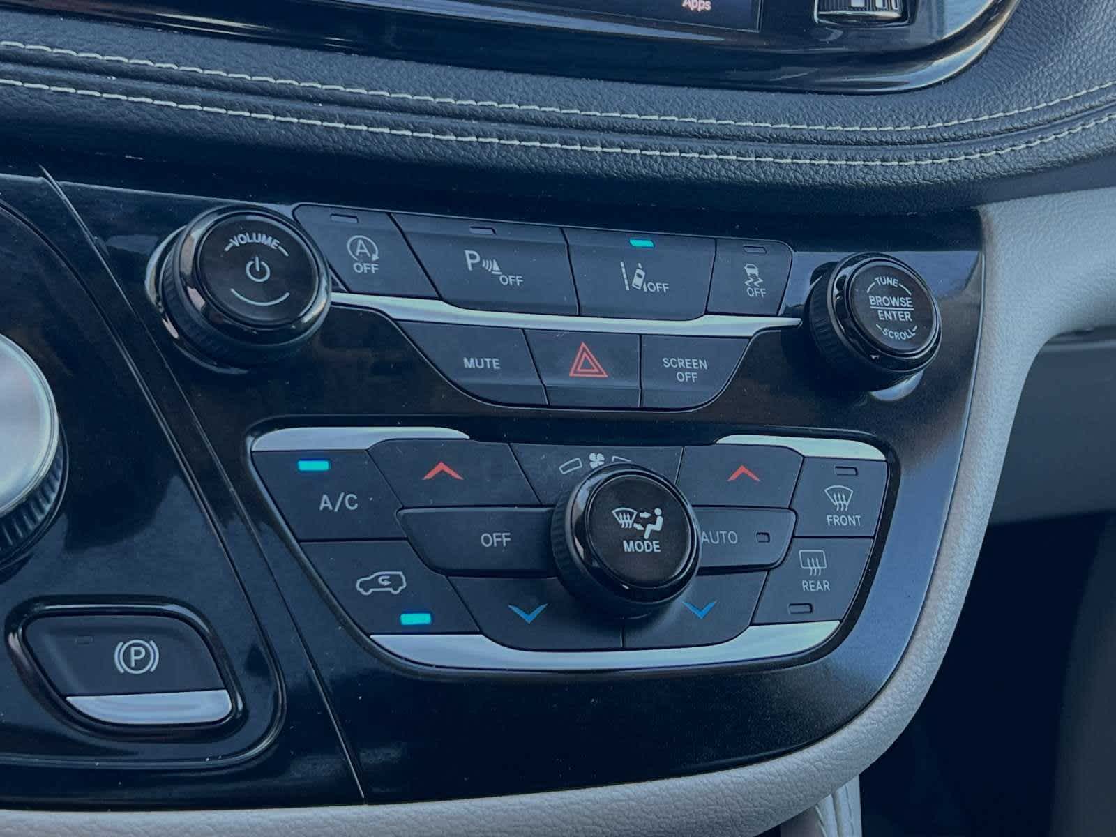 2023 Chrysler Pacifica Limited 22