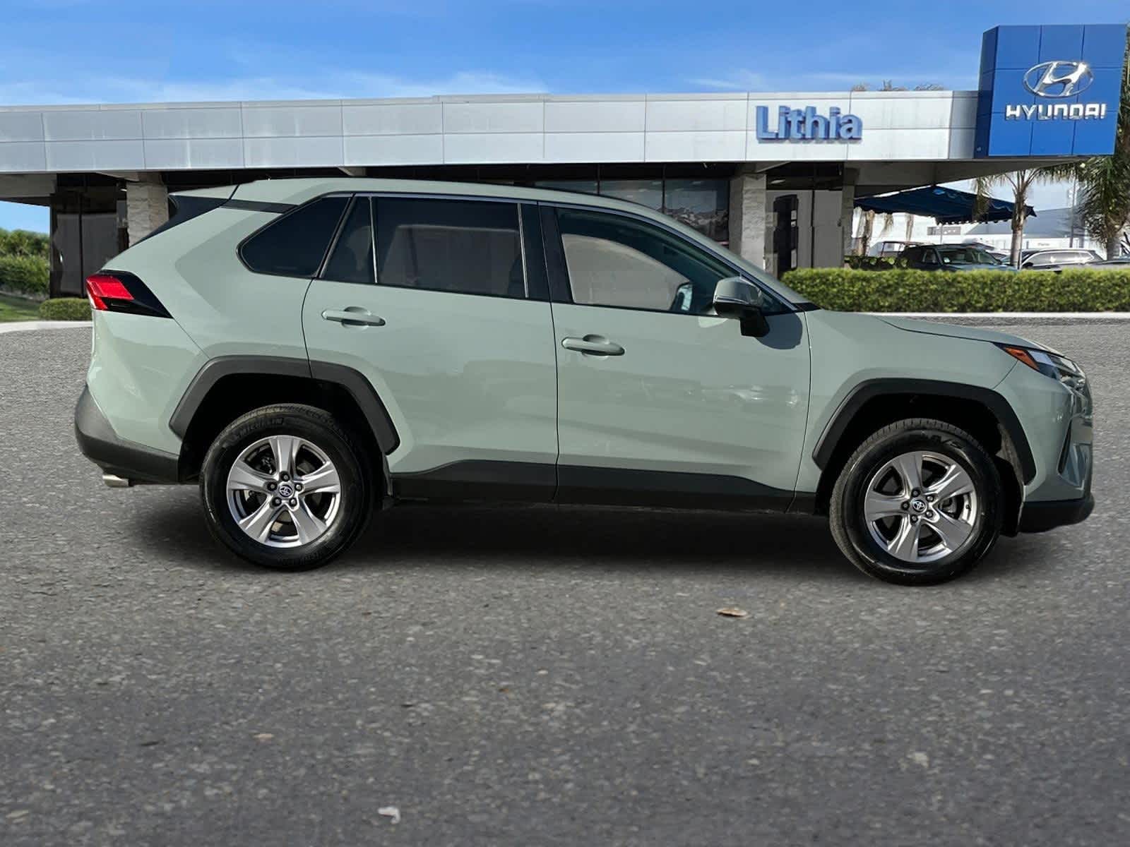 2023 Toyota RAV4 XLE 8