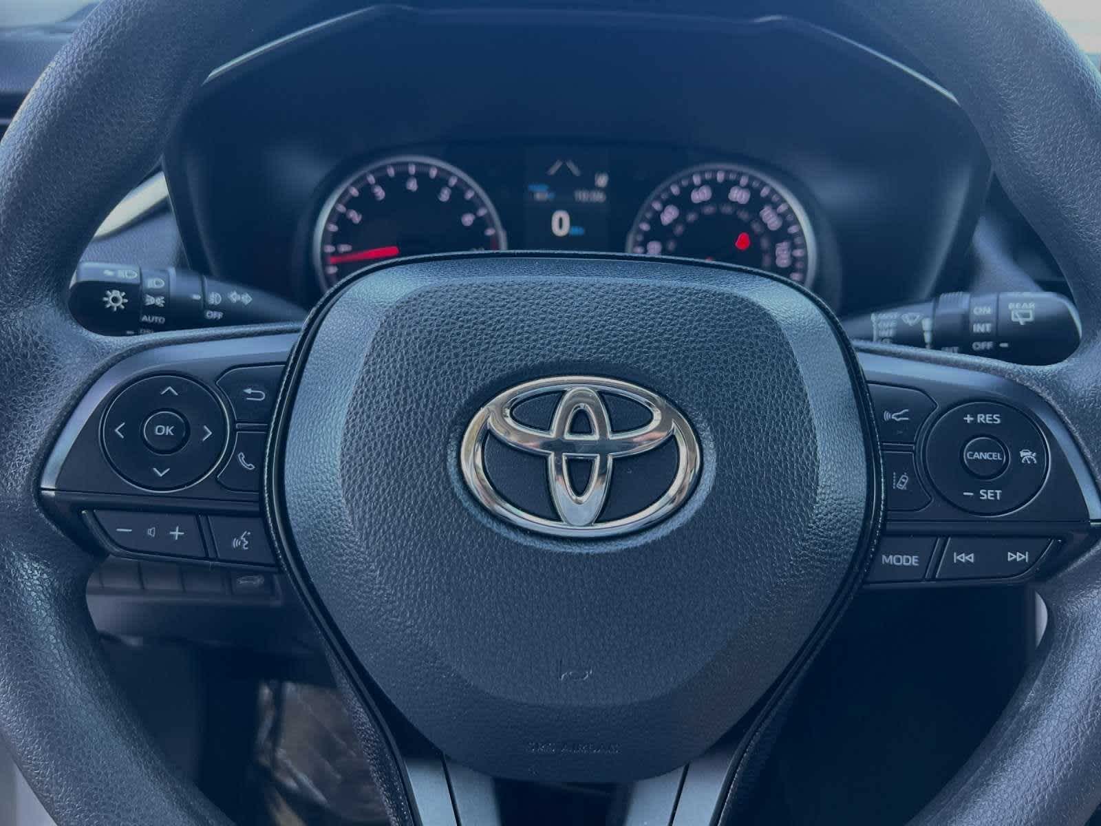 2021 Toyota RAV4 XLE 23