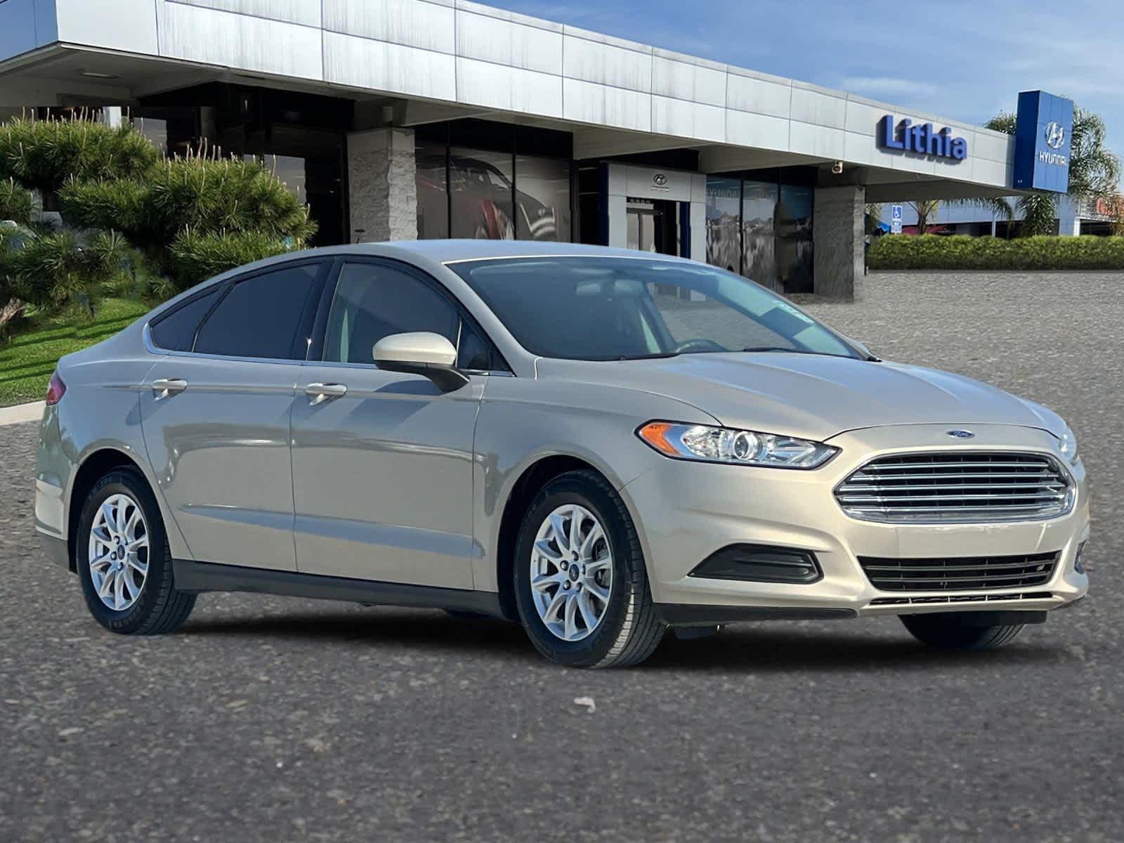 2015 Ford Fusion S 9
