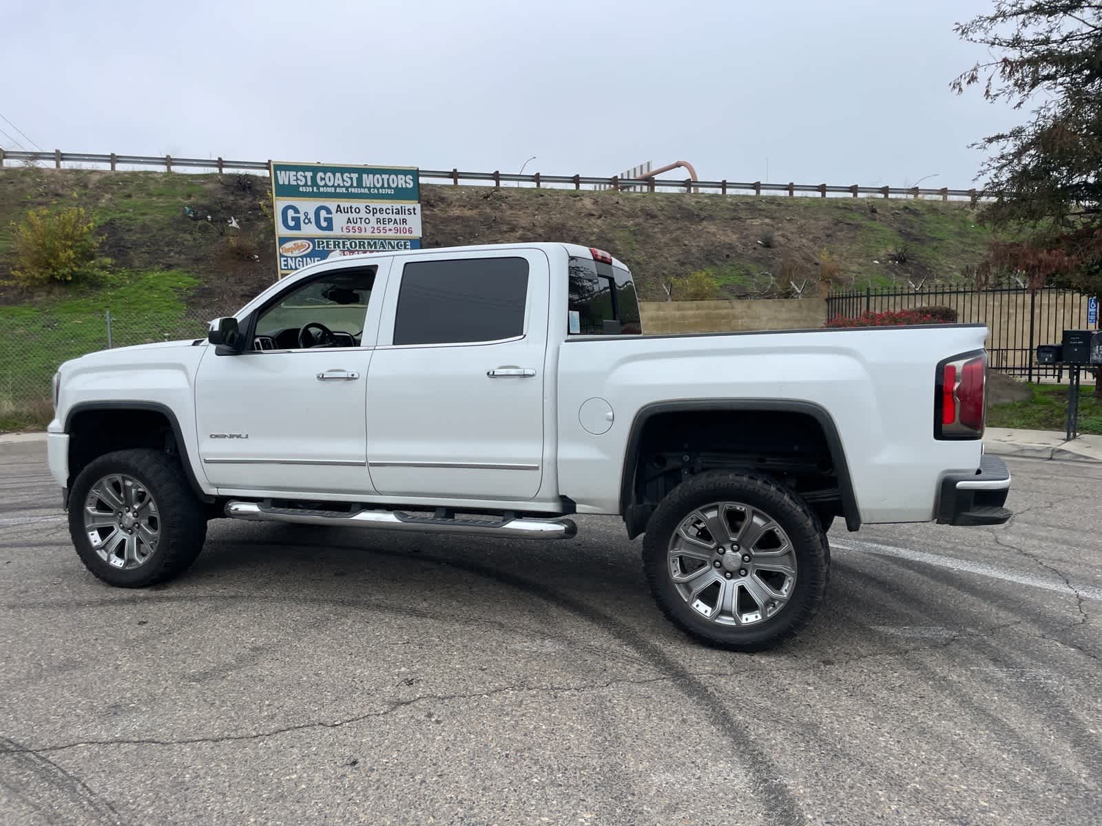 2017 GMC Sierra 1500 Denali 4WD Crew Cab 143.5 7