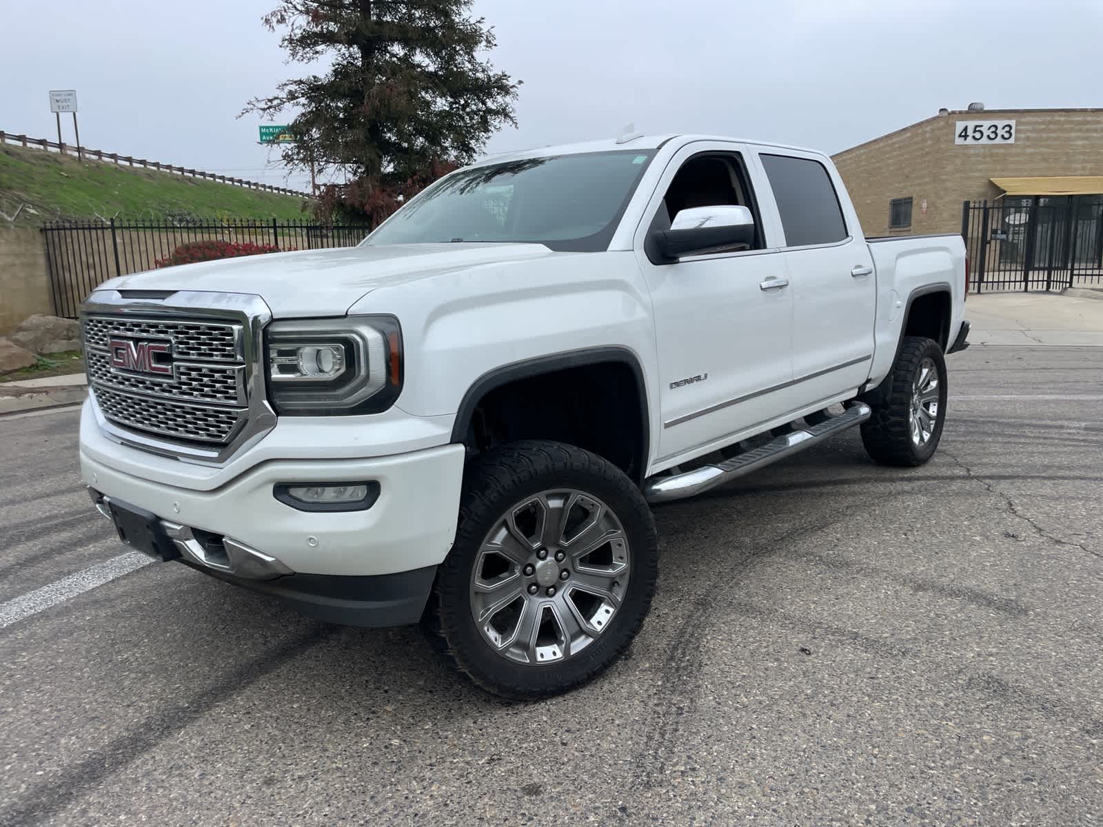 2017 GMC Sierra 1500 Denali 4WD Crew Cab 143.5 2