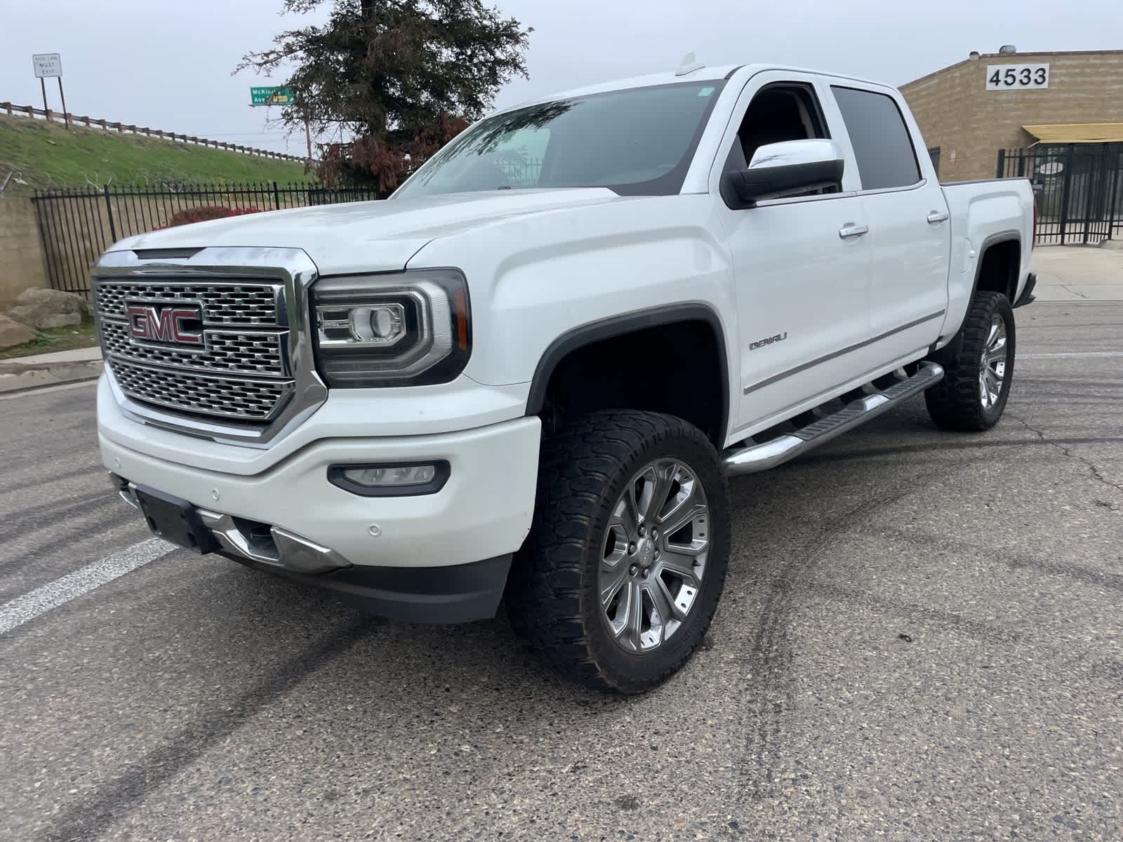 2017 GMC Sierra 1500 Denali 4WD Crew Cab 143.5 3