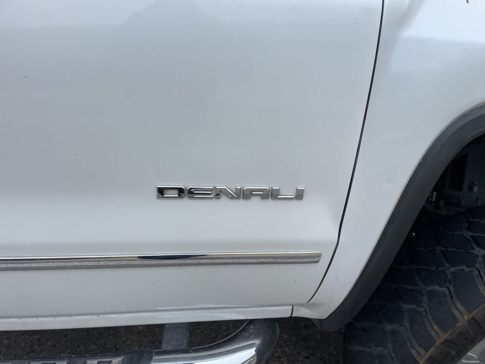 2017 GMC Sierra 1500 Denali 4WD Crew Cab 143.5 16