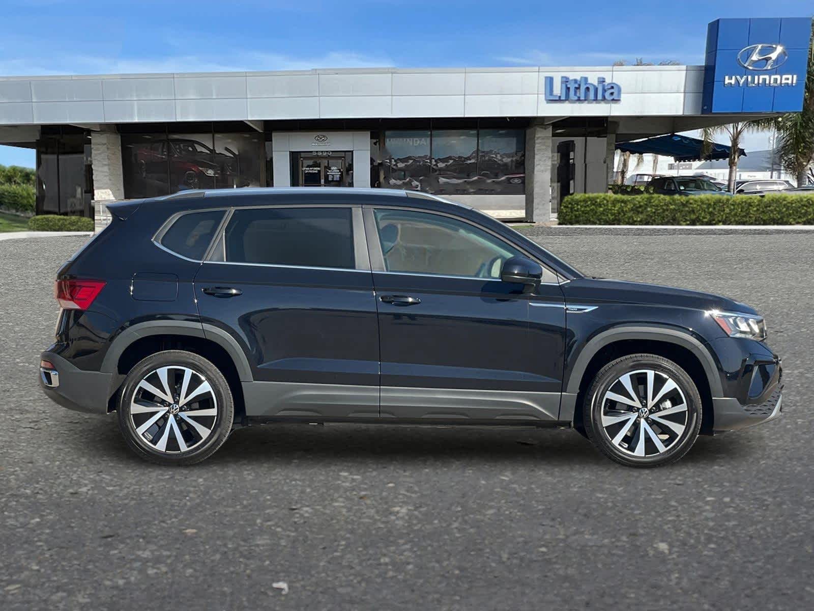 2022 Volkswagen Taos SE 8