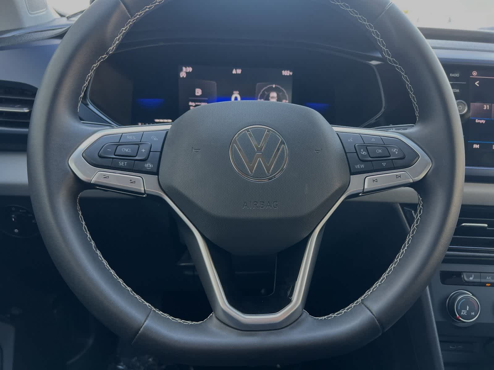 2022 Volkswagen Taos SE 23