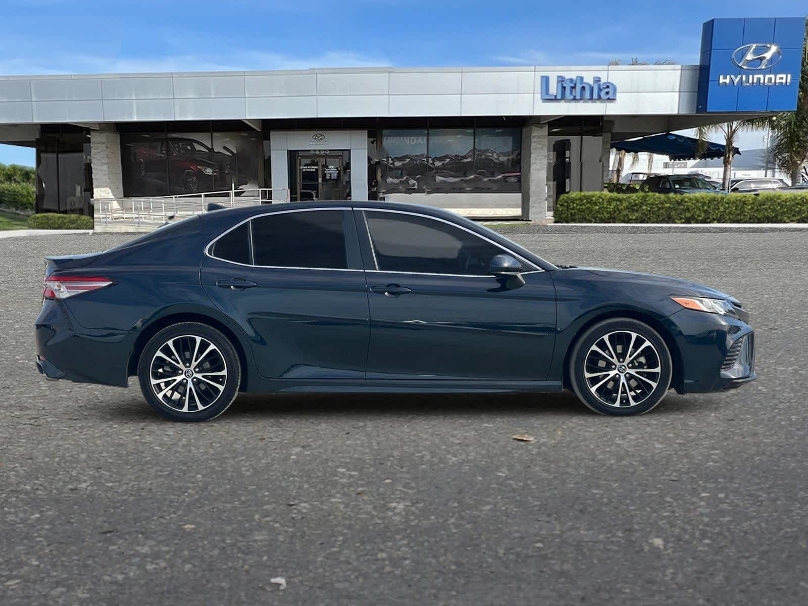 2019 Toyota Camry SE 8