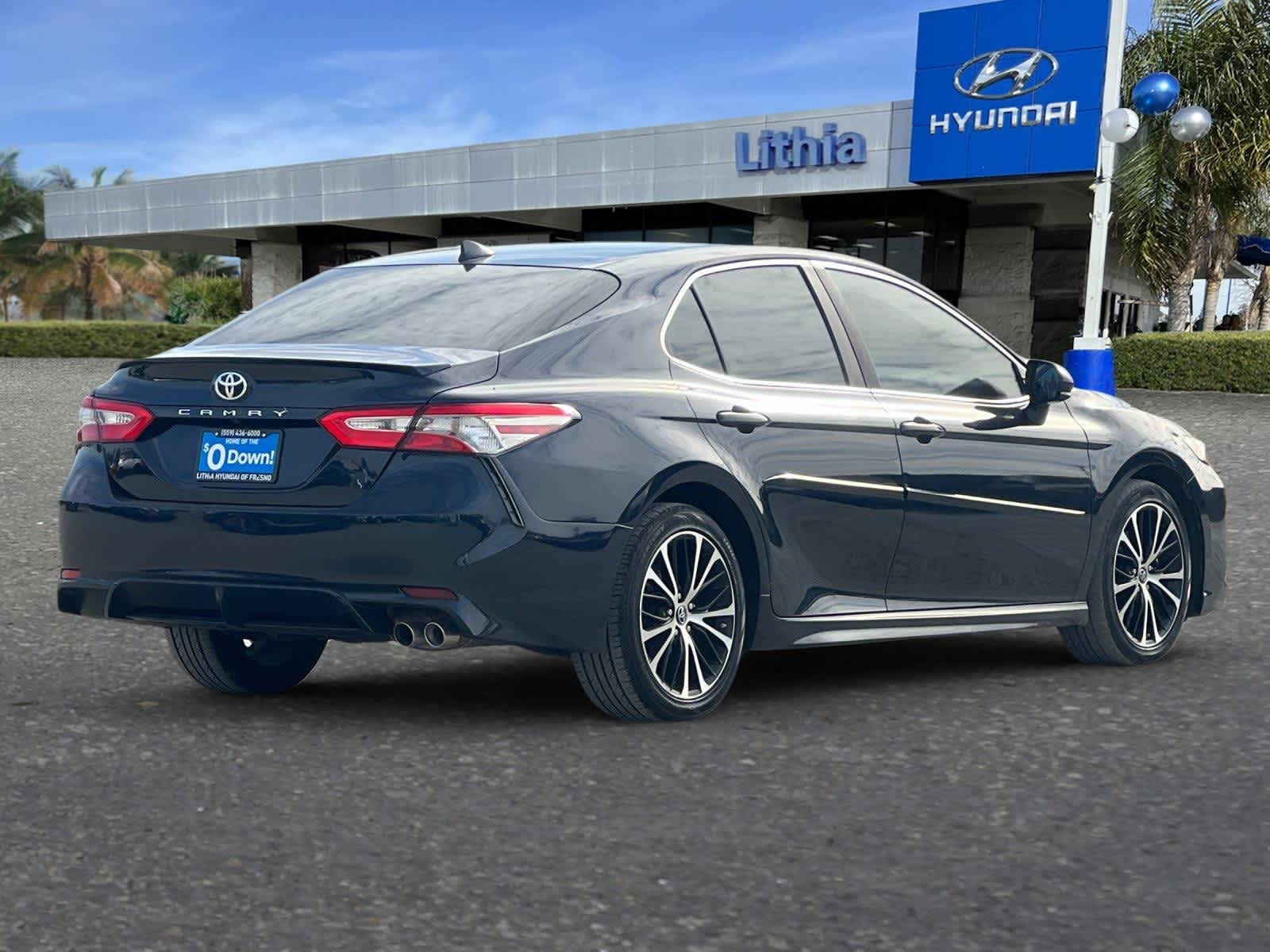 2019 Toyota Camry SE 2