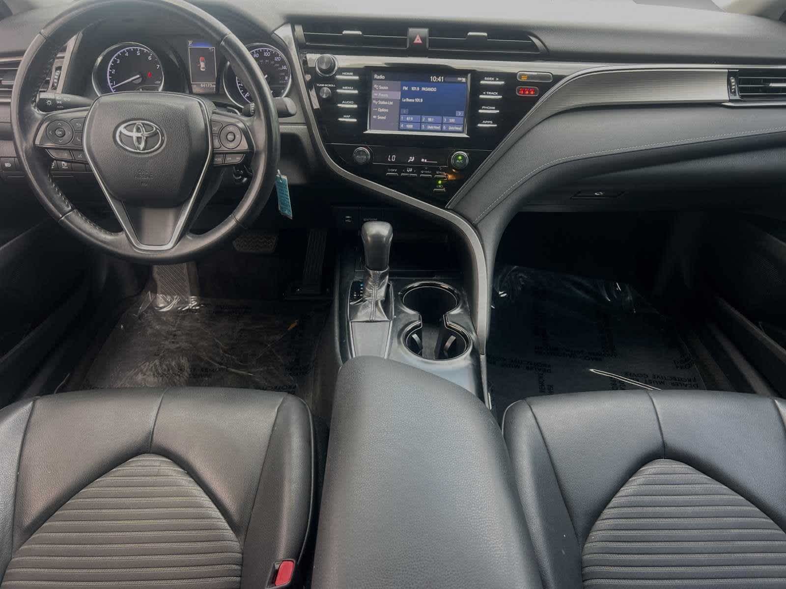 2019 Toyota Camry SE 3